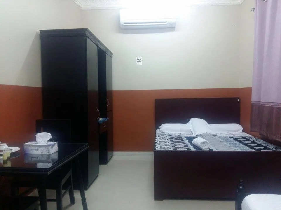 Photo of the whole room, Bed in Five Continents Hotel