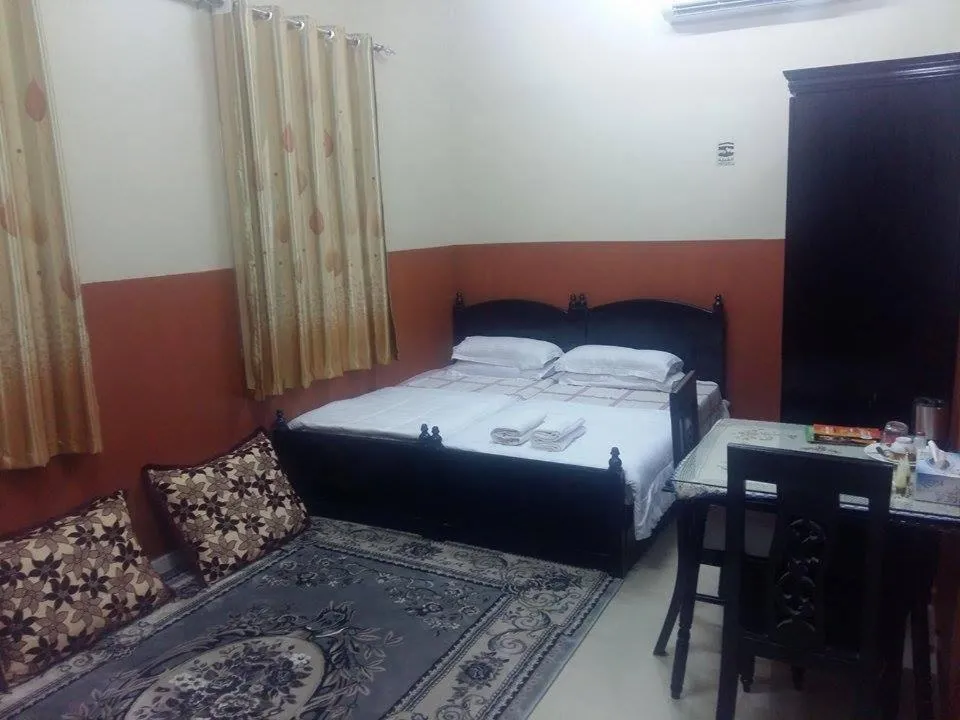 Bedroom, Bed in Five Continents Hotel