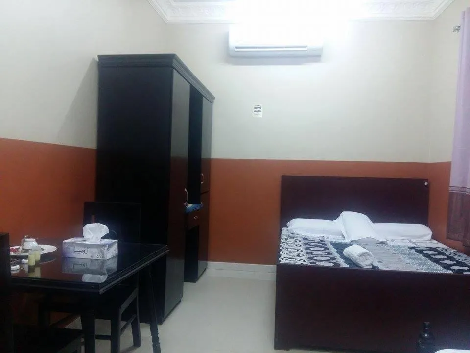 Photo of the whole room, Bed in Five Continents Hotel