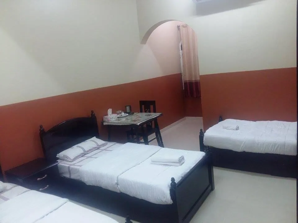 Photo of the whole room, Bed in Five Continents Hotel