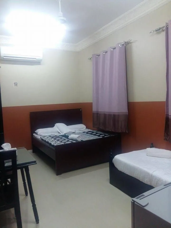 Photo of the whole room, Bed in Five Continents Hotel