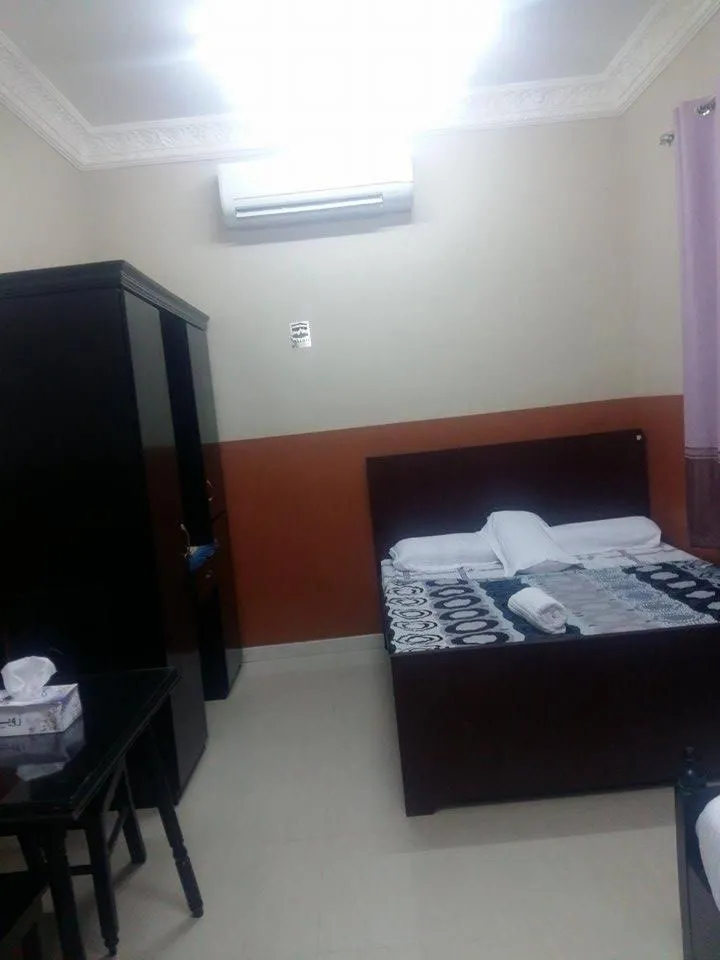 Photo of the whole room, Bed in Five Continents Hotel