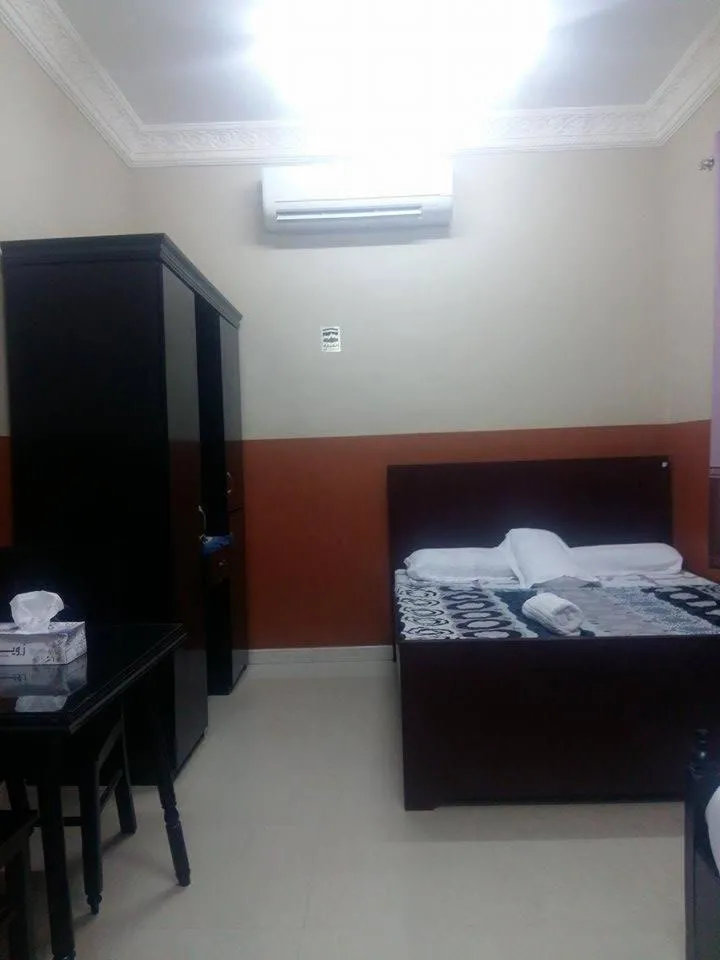 Photo of the whole room, Bed in Five Continents Hotel