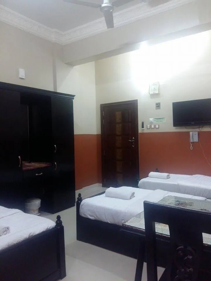 Photo of the whole room, Bed in Five Continents Hotel