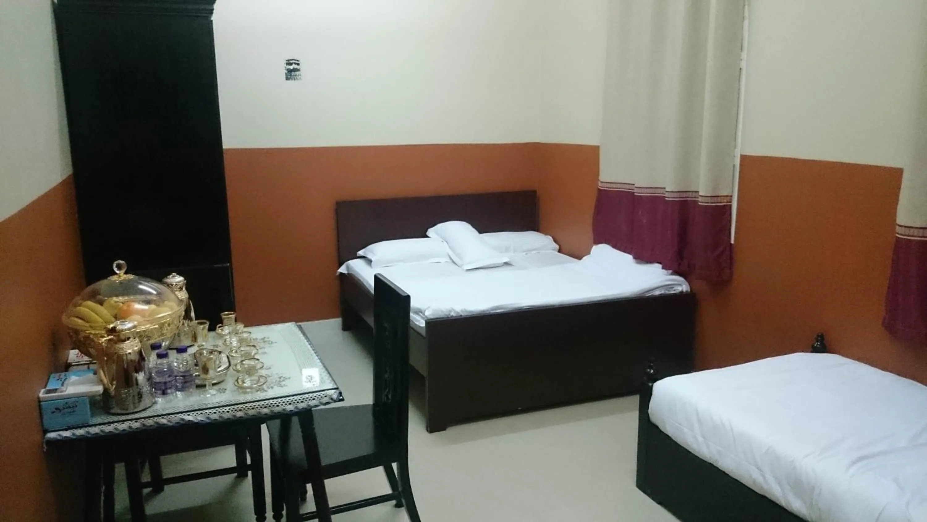 Property building, Bed in Five Continents Hotel