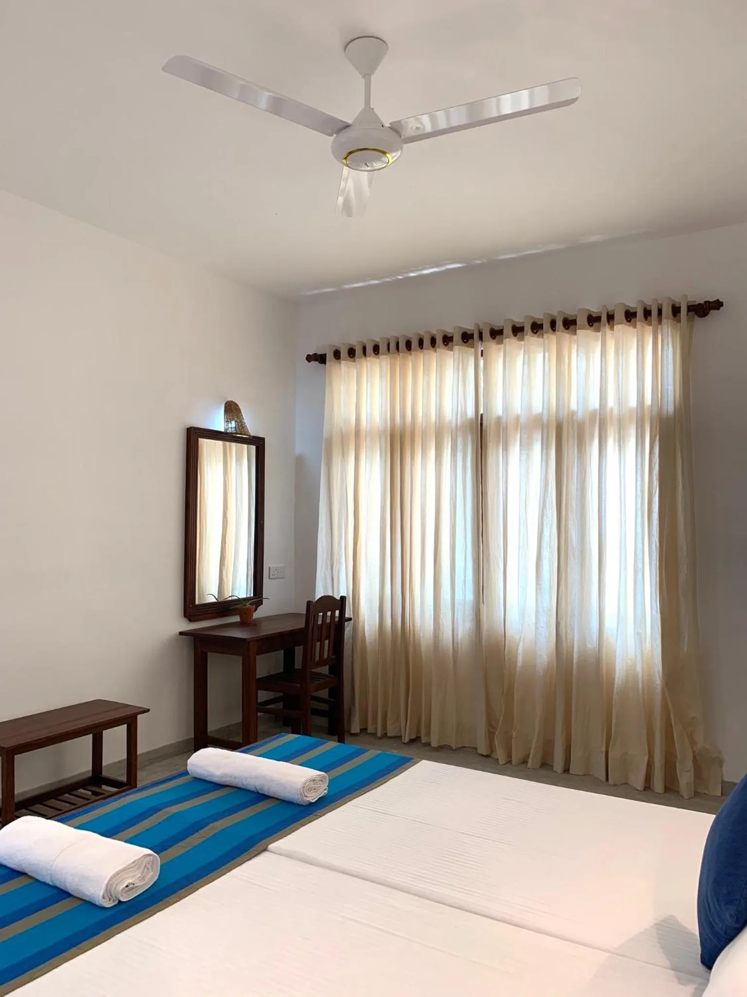 Bed in Curry Bowl Restaurant & Turtles Rest