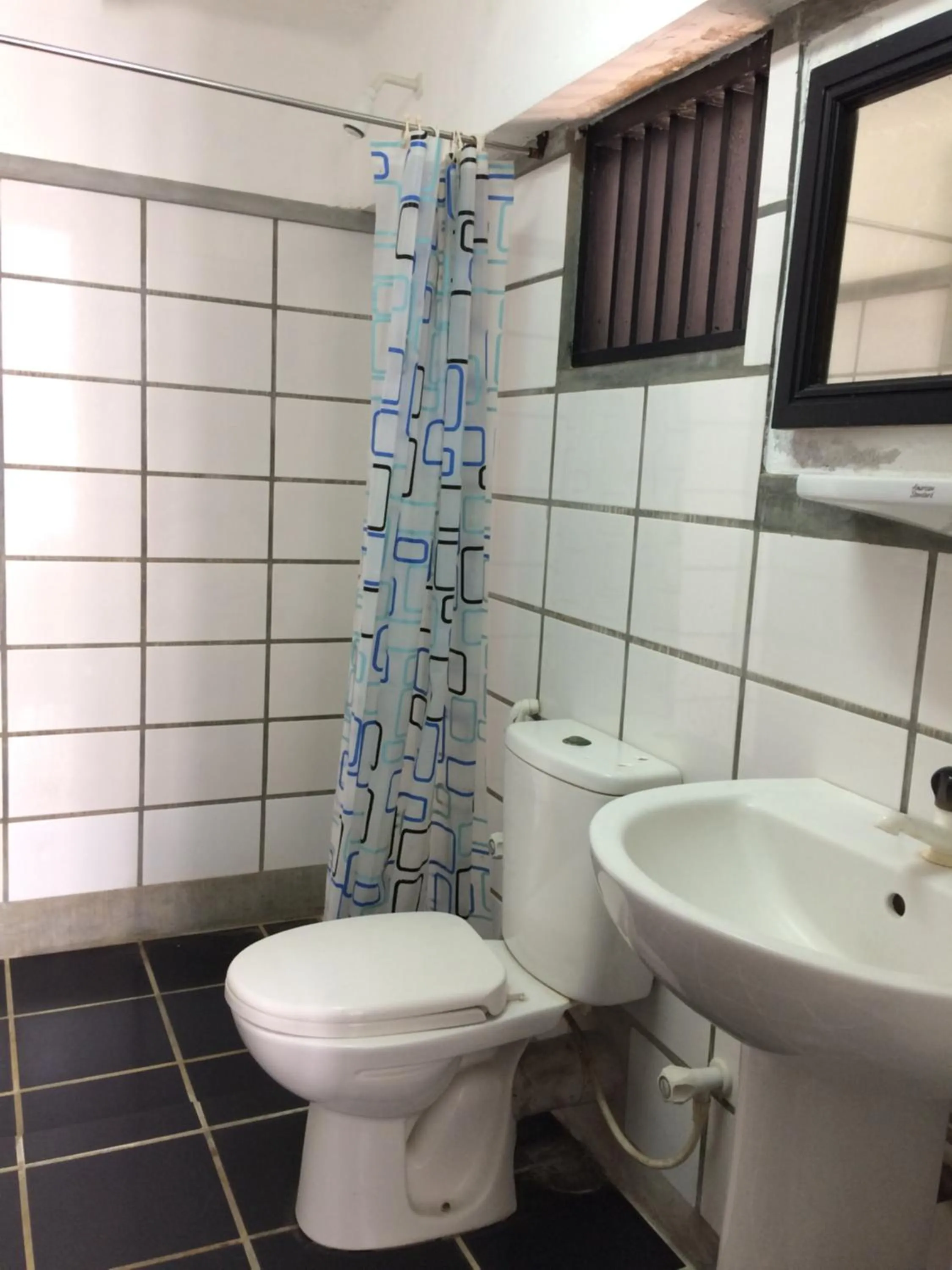 Shower in Curry Bowl Restaurant & Turtles Rest