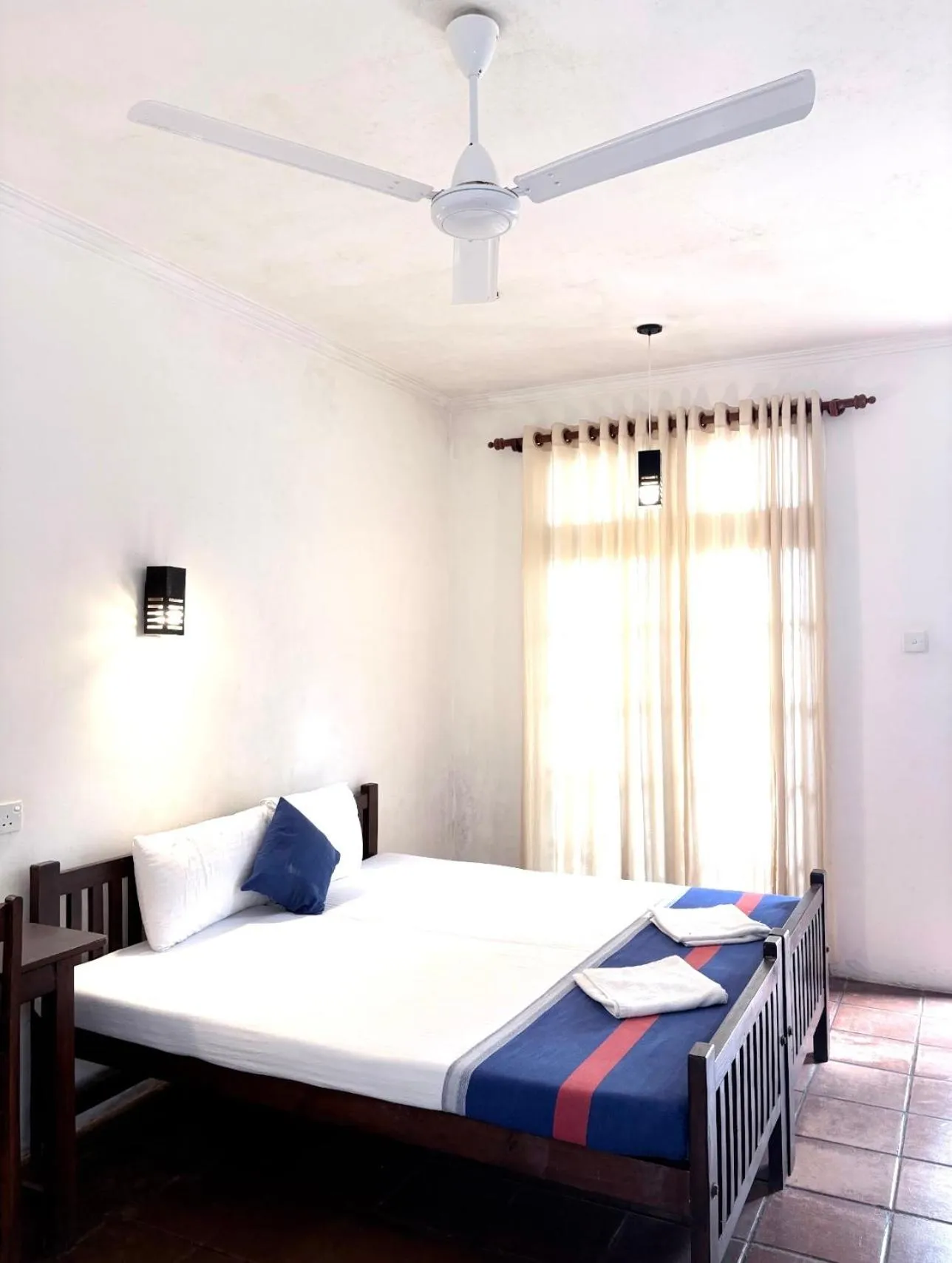 Bed in Curry Bowl Restaurant & Turtles Rest