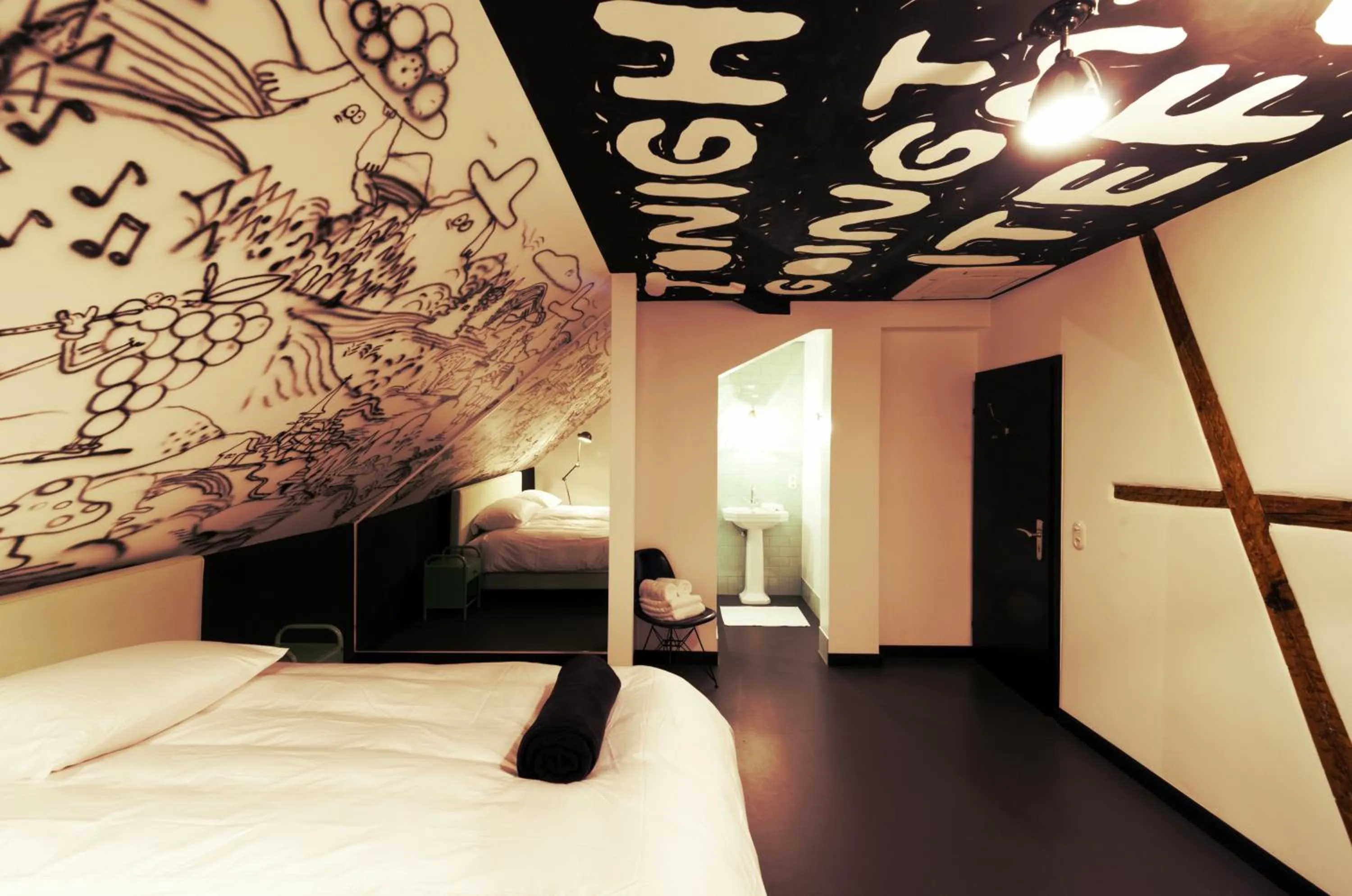 Photo of the whole room, Bed in Haus Zauberflöte