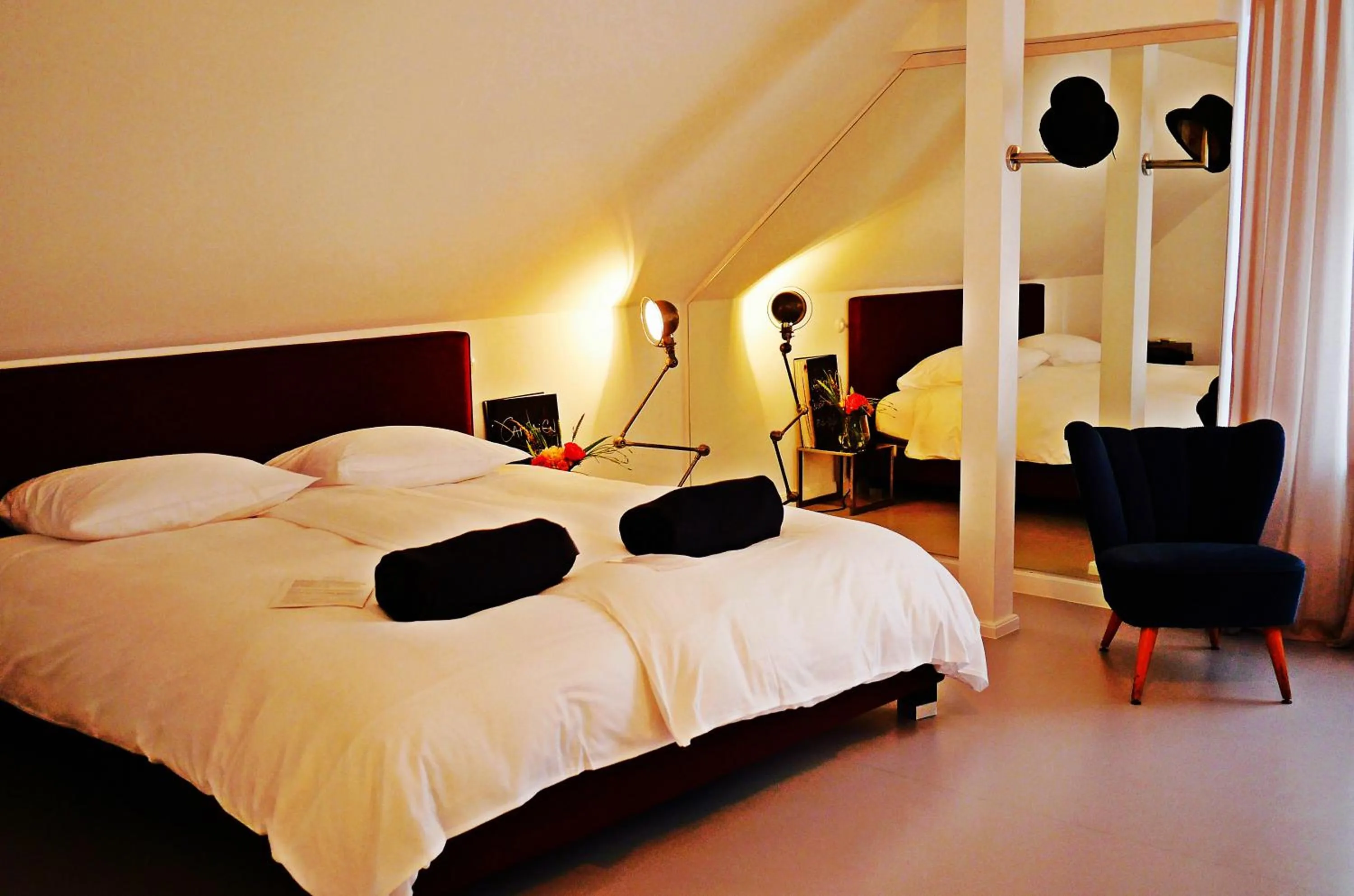 Photo of the whole room, Bed in Haus Zauberflöte