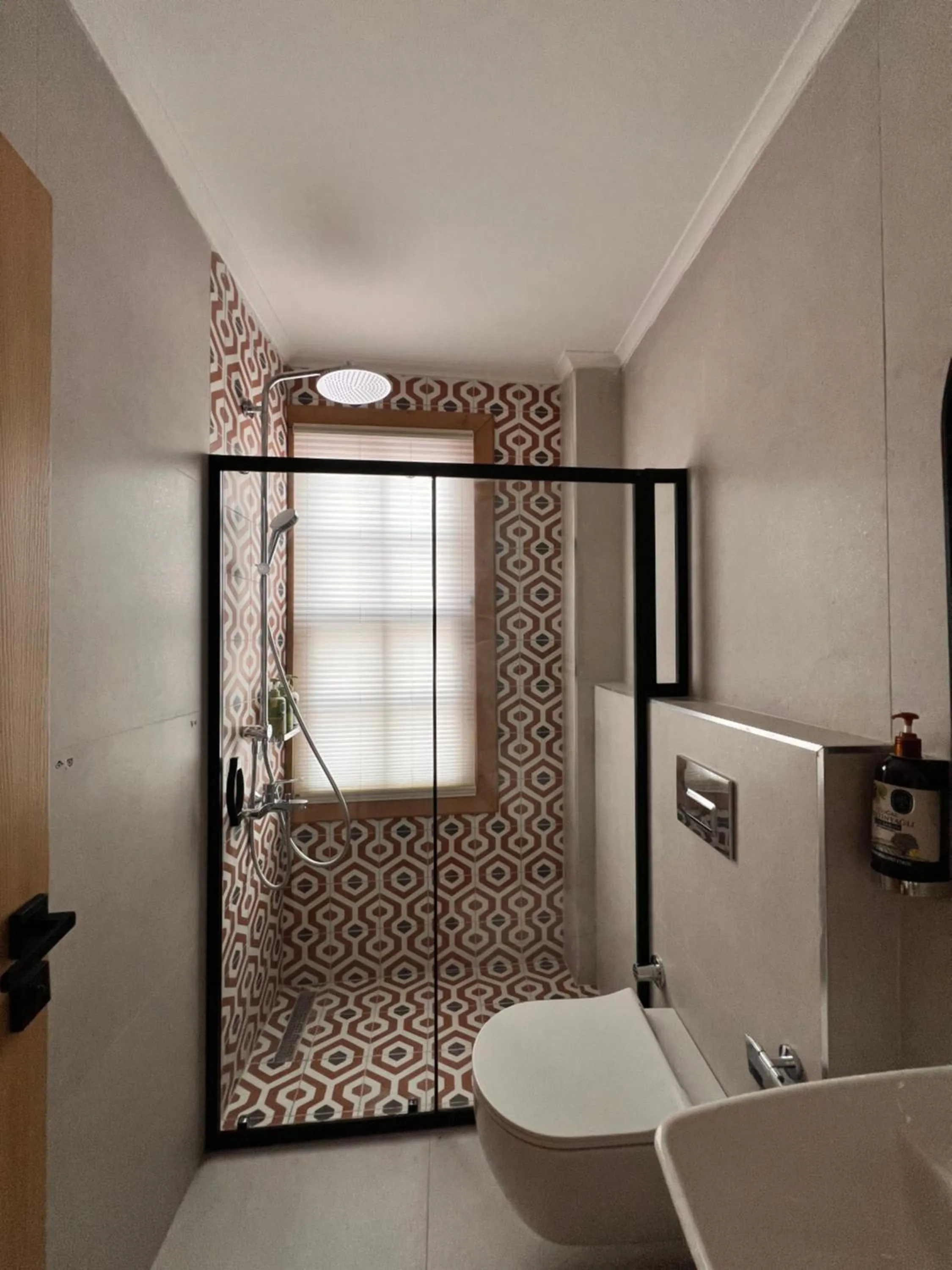 Shower in Oldies Hotel