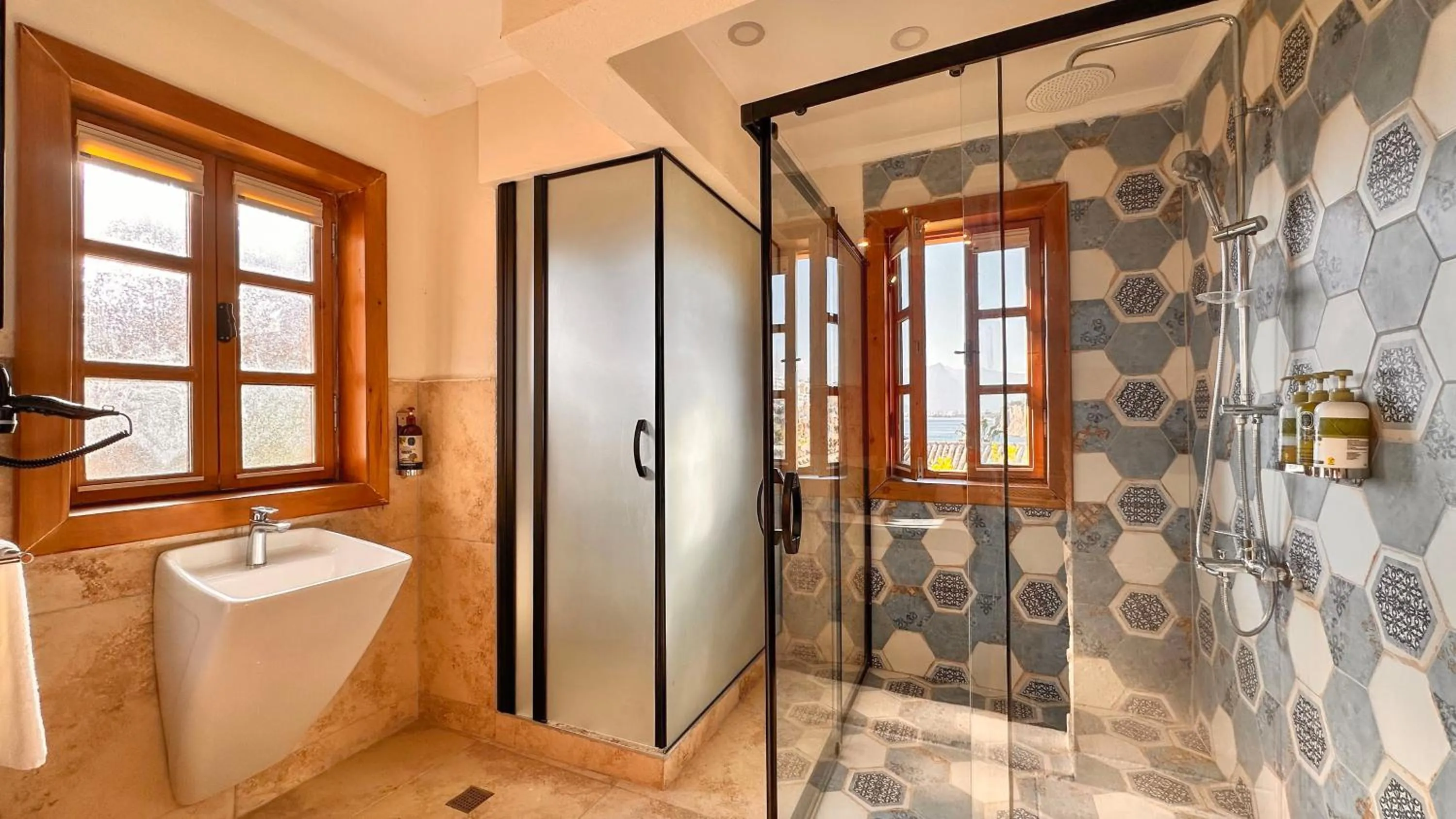 Bathroom in Oldies Hotel