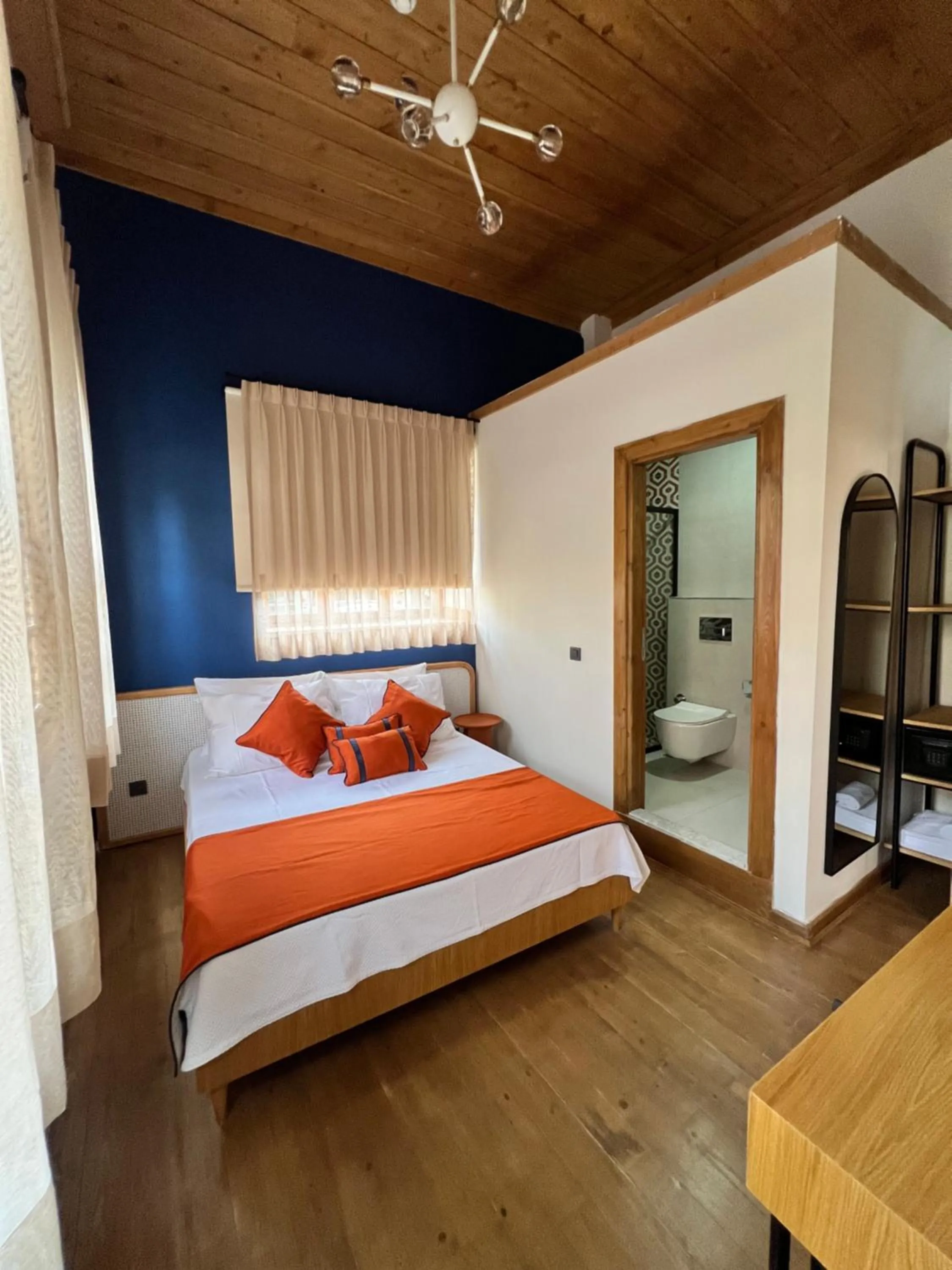 Photo of the whole room, Bed in Oldies Hotel