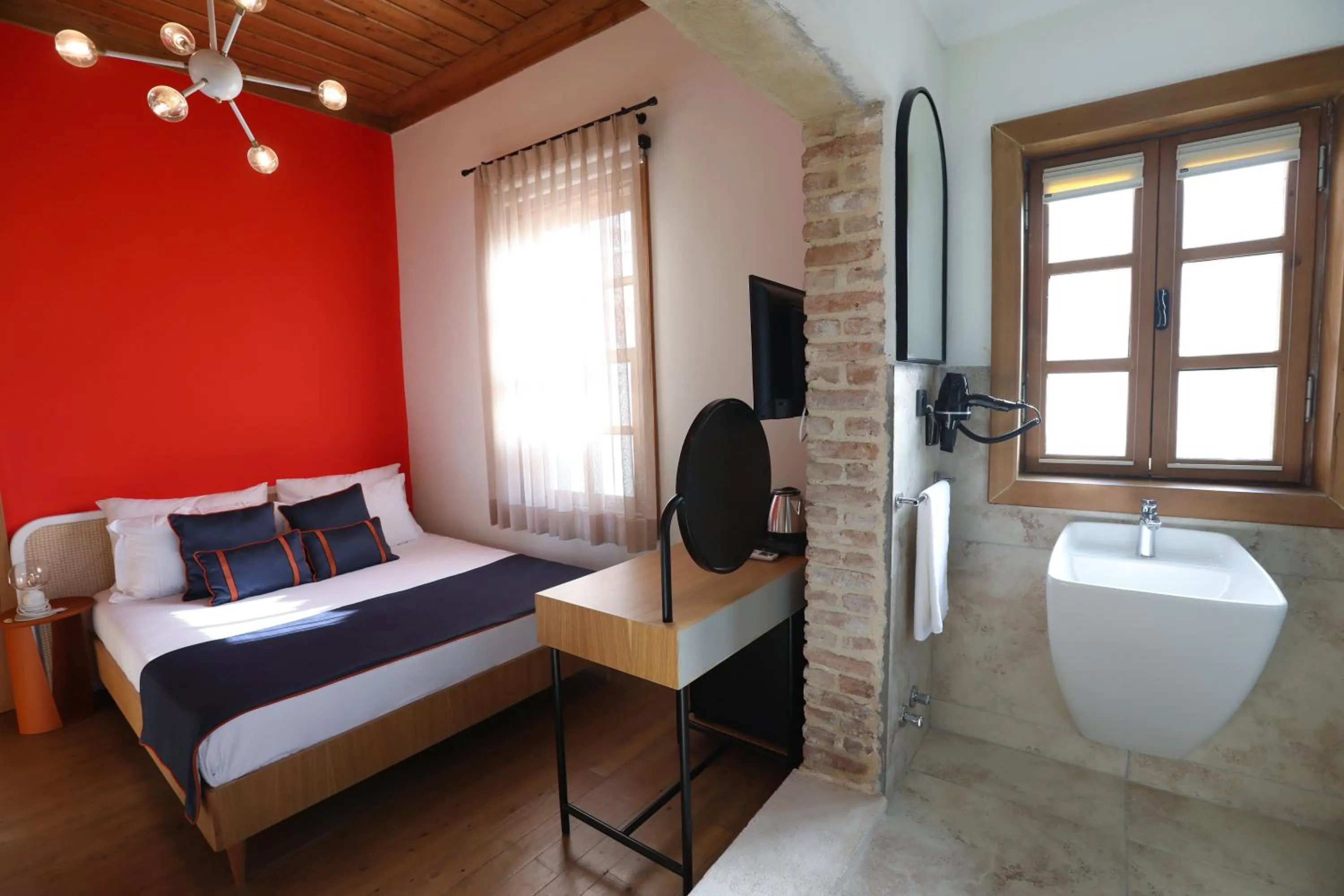 Toilet, Bed in Oldies Hotel