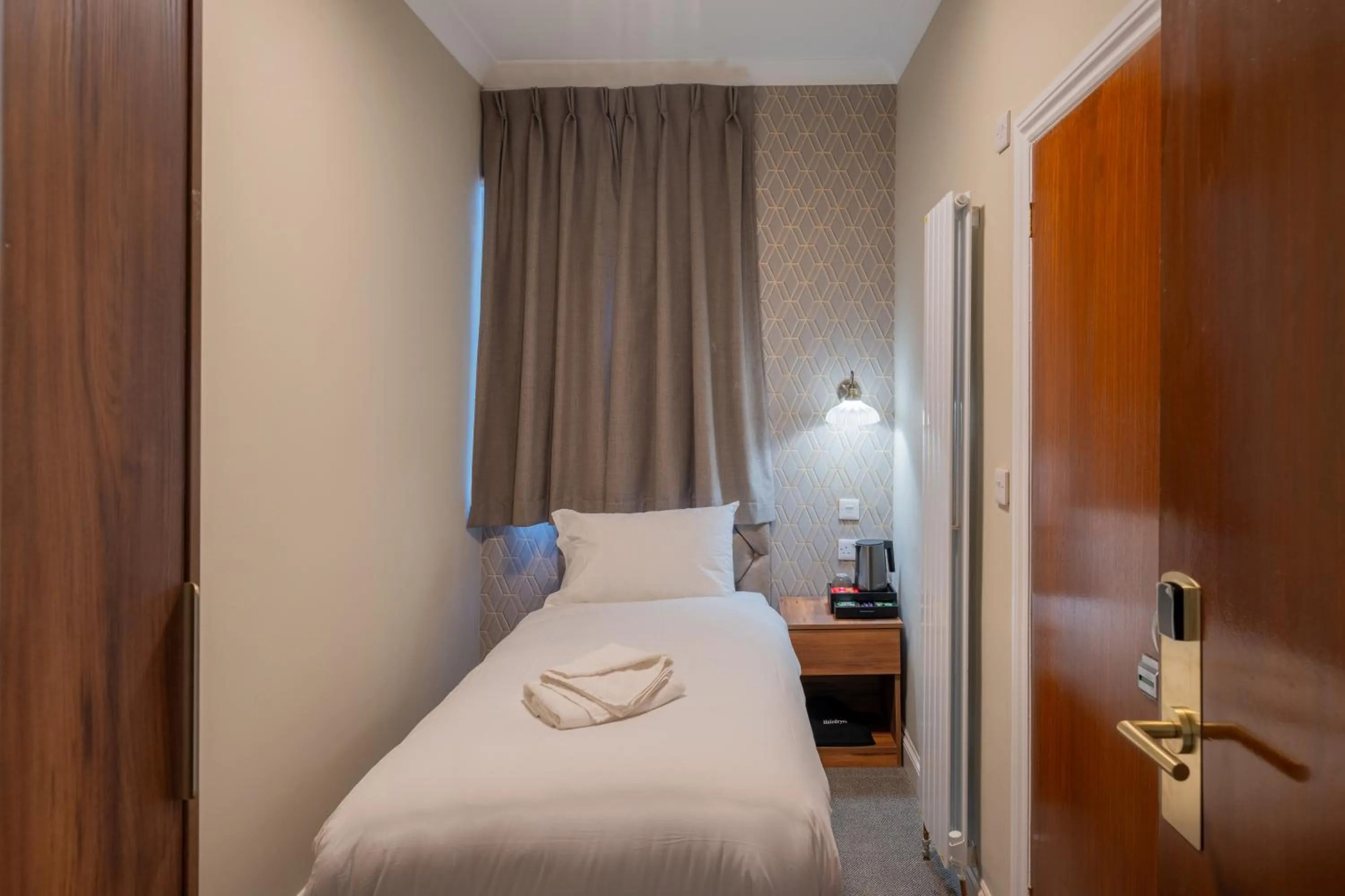 Bed in Uno Thames Hotel Maidenhead -Reopened Brand New Again