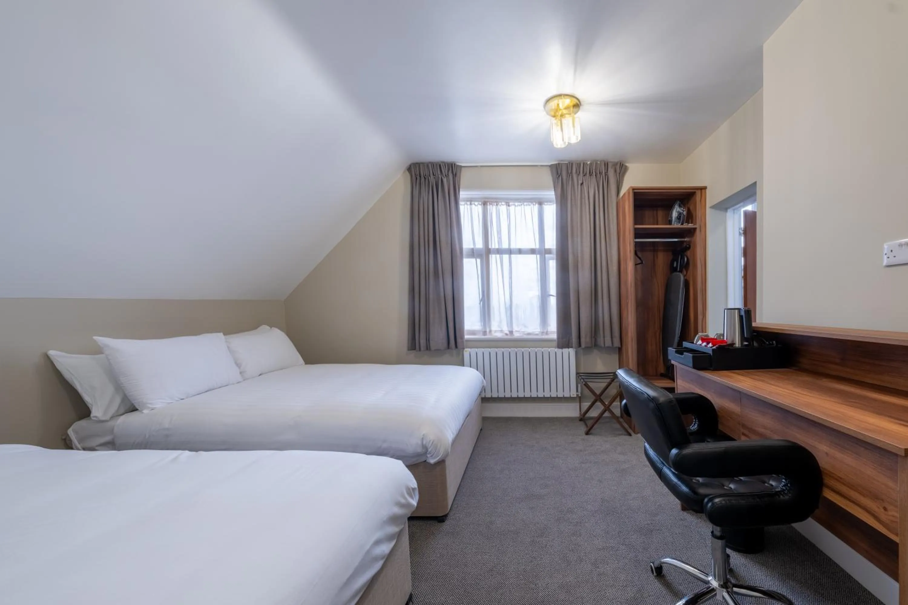 Bed in Uno Thames Hotel Maidenhead -Reopened Brand New Again