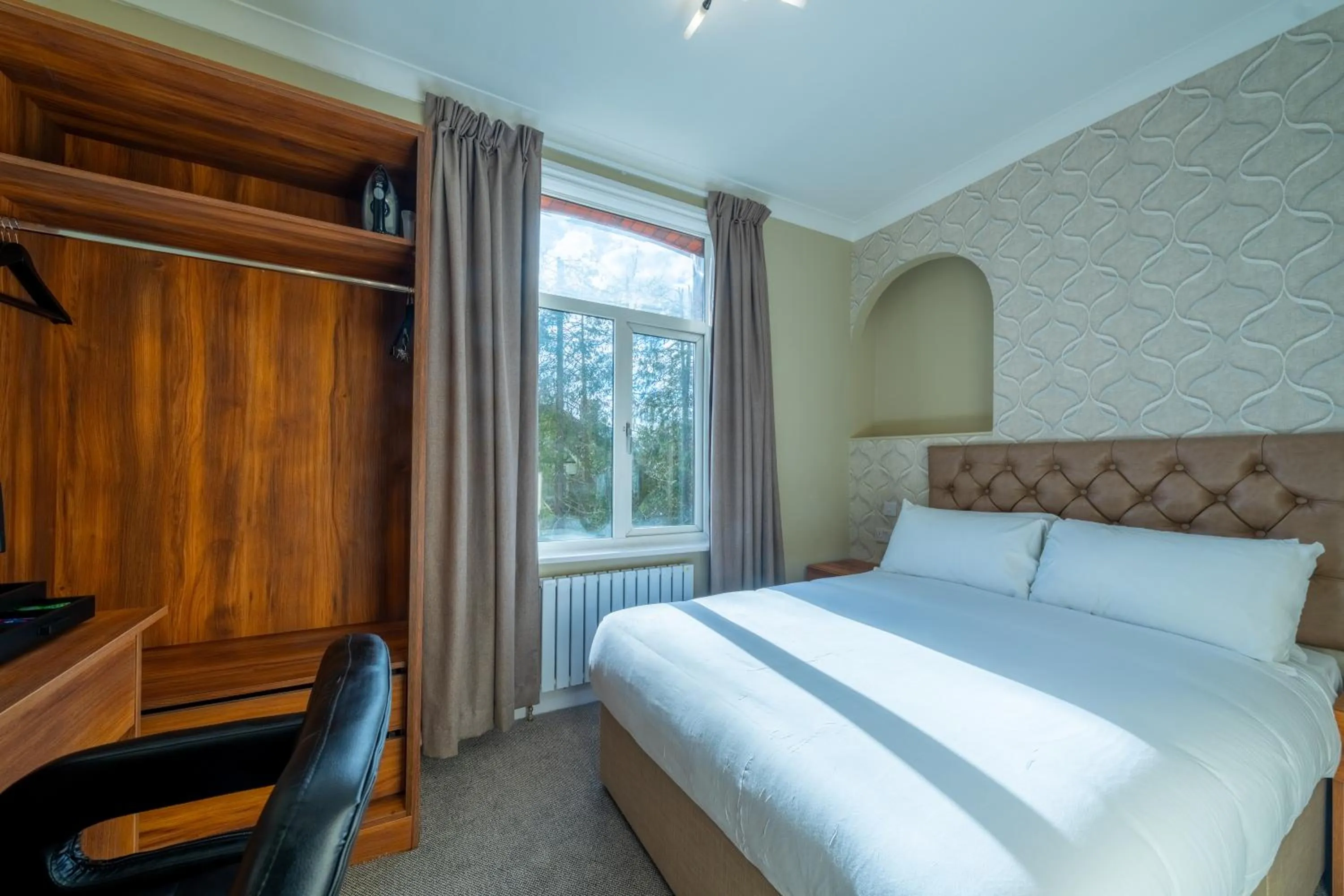 Bed in Uno Thames Hotel Maidenhead -Reopened Brand New Again