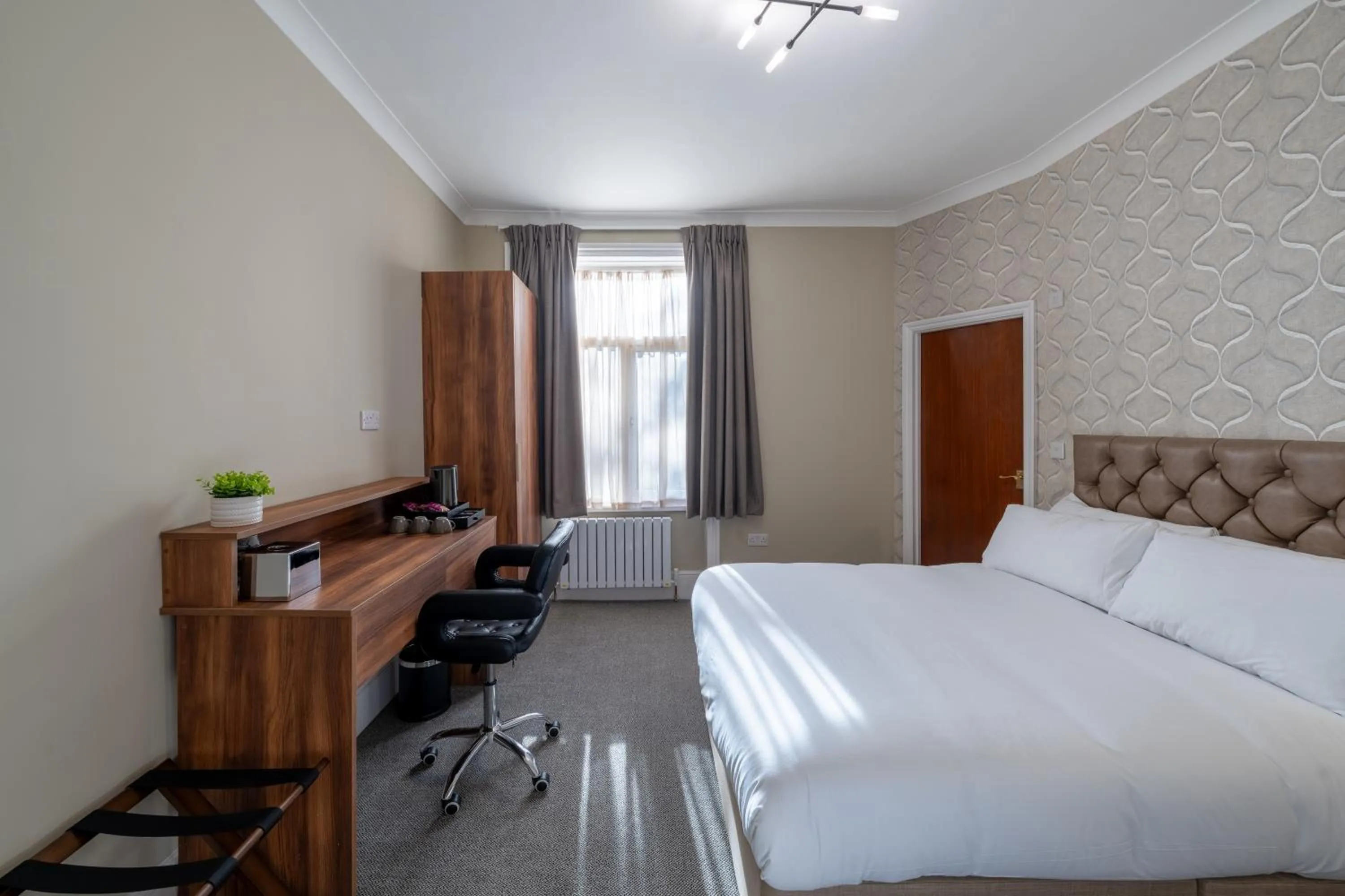 Bed in Uno Thames Hotel Maidenhead -Reopened Brand New Again