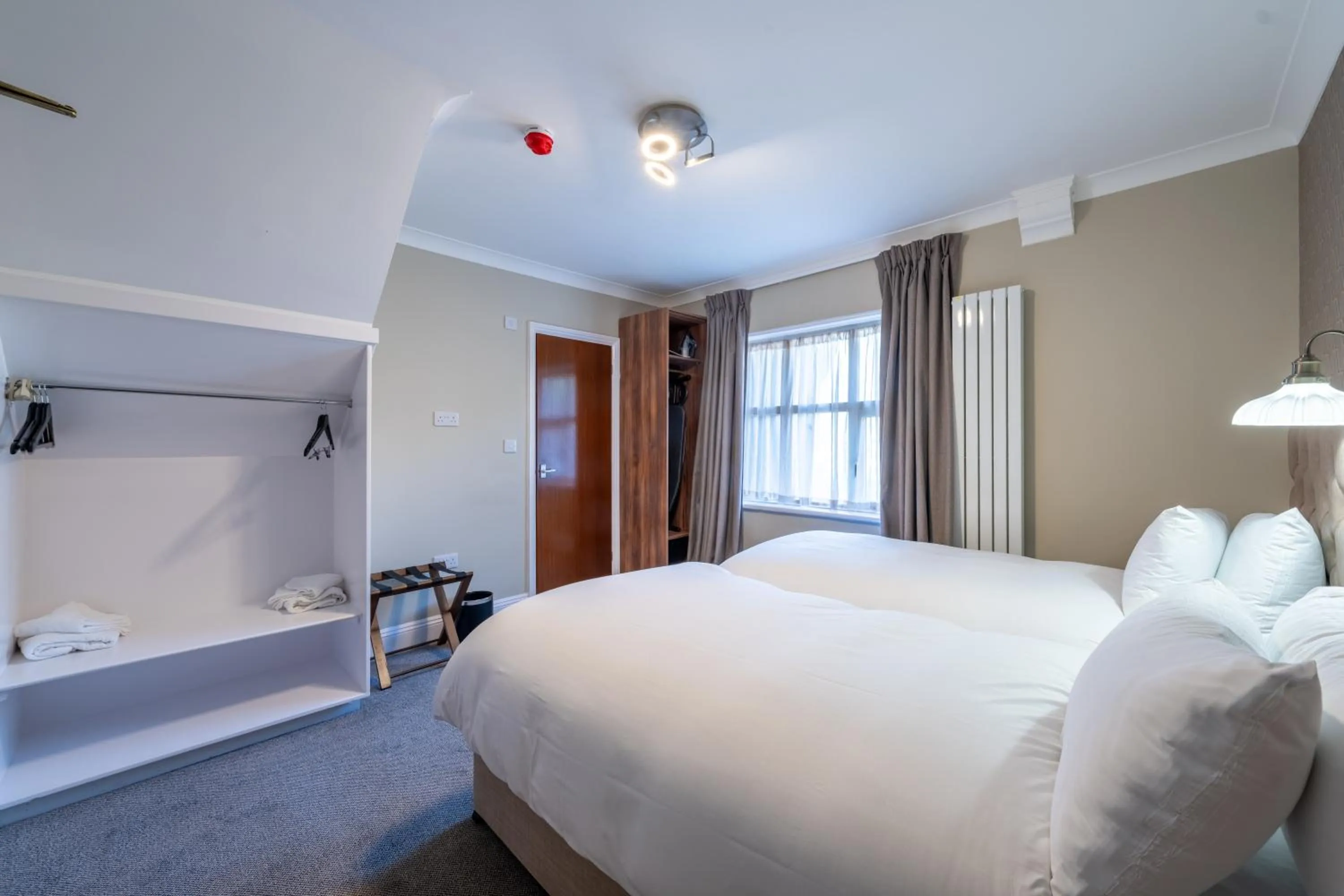 Bed in Uno Thames Hotel Maidenhead -Reopened Brand New Again