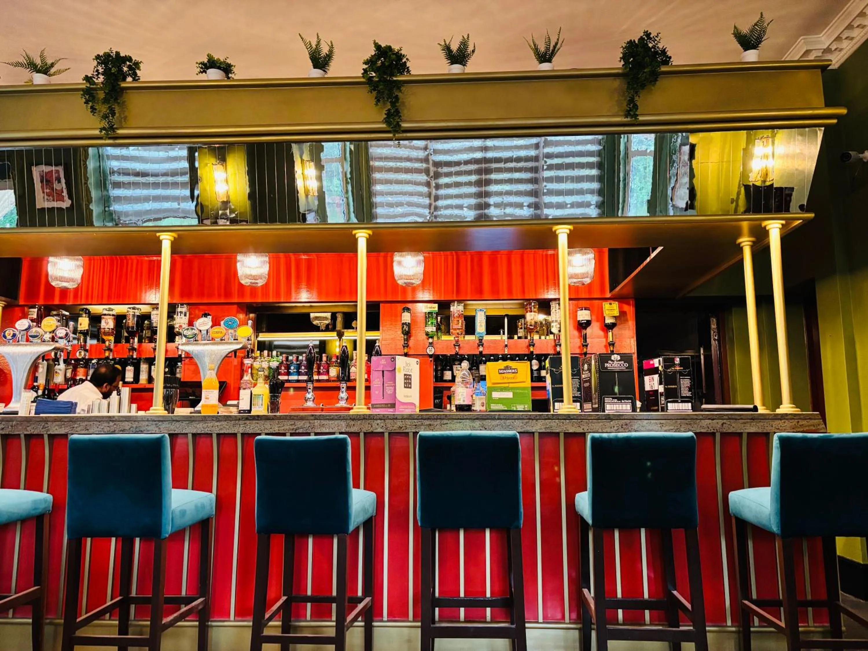 Lounge or bar in Uno Thames Hotel Maidenhead -Reopened Brand New Again