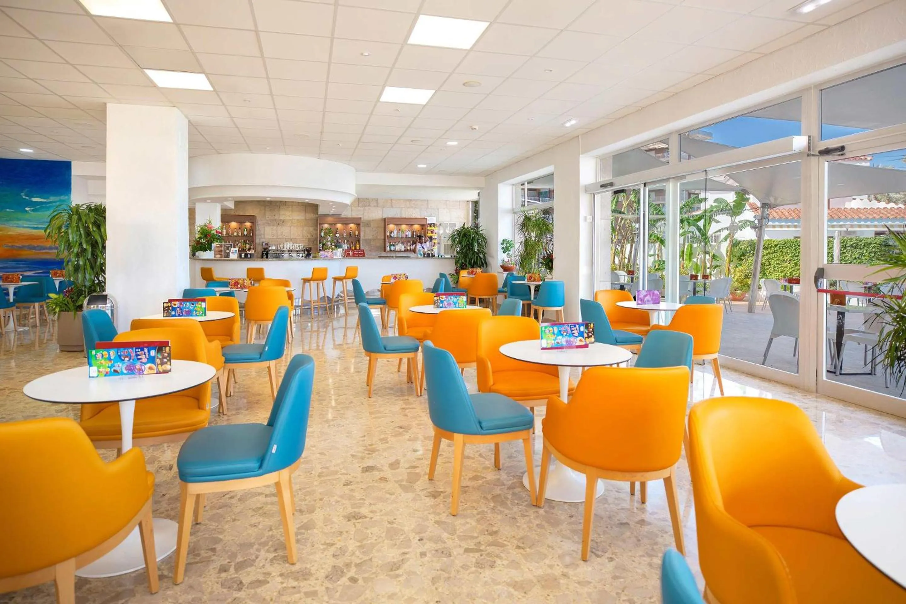 Lounge or bar in Hotel Servigroup Trinimar