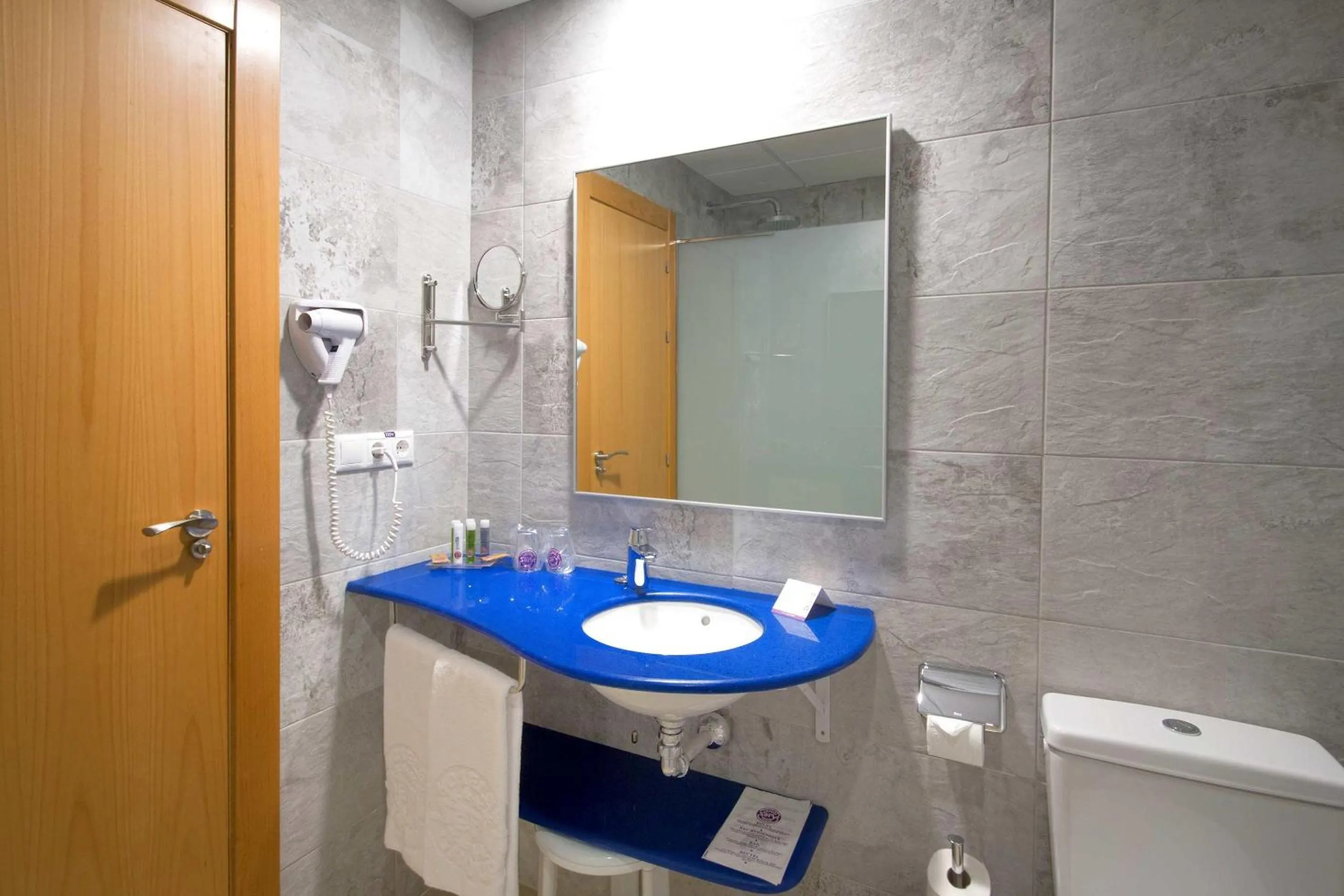 Bathroom in Hotel Servigroup Trinimar