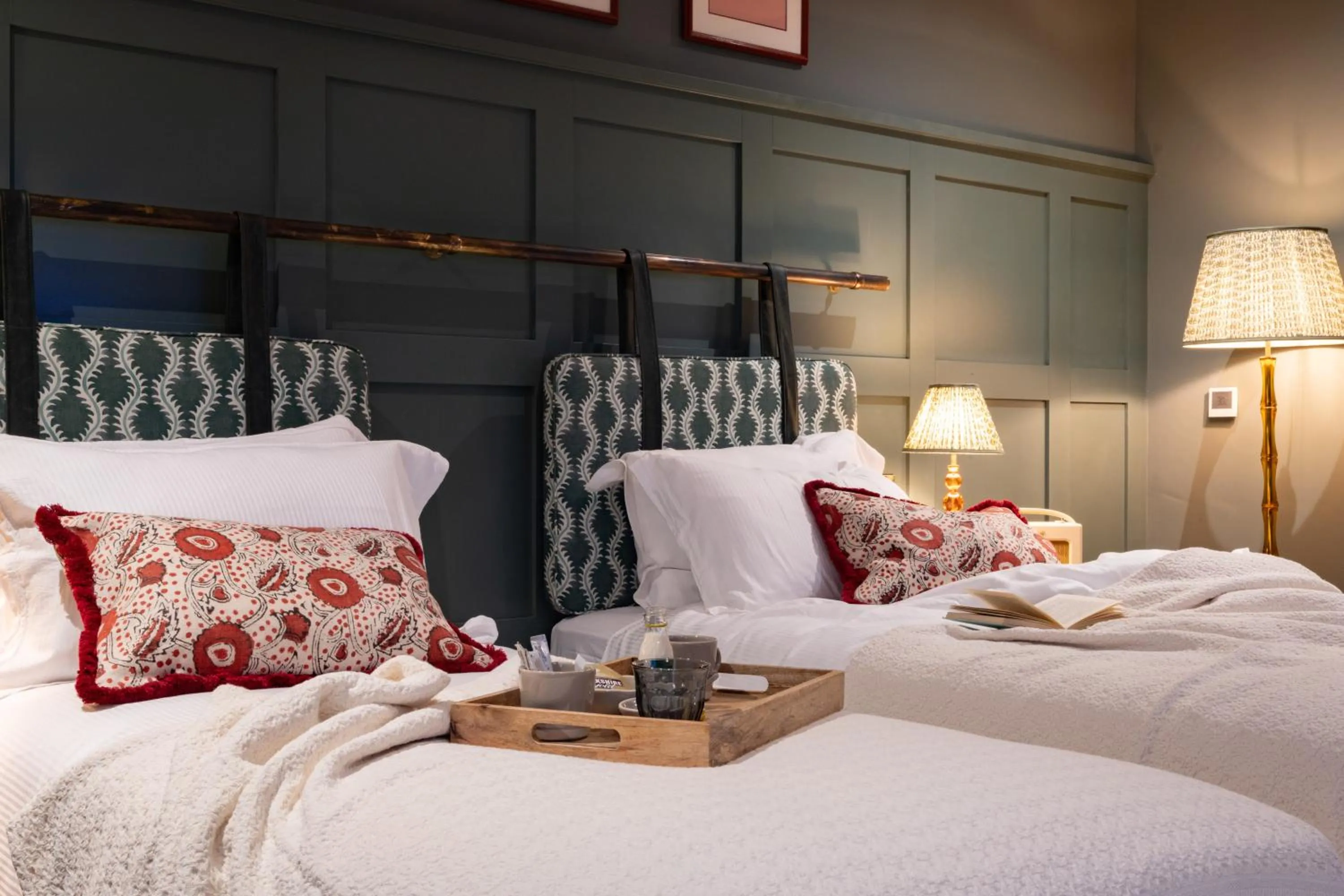 Bedroom, Bed in The Coat and Bear - A Heartwood Inn