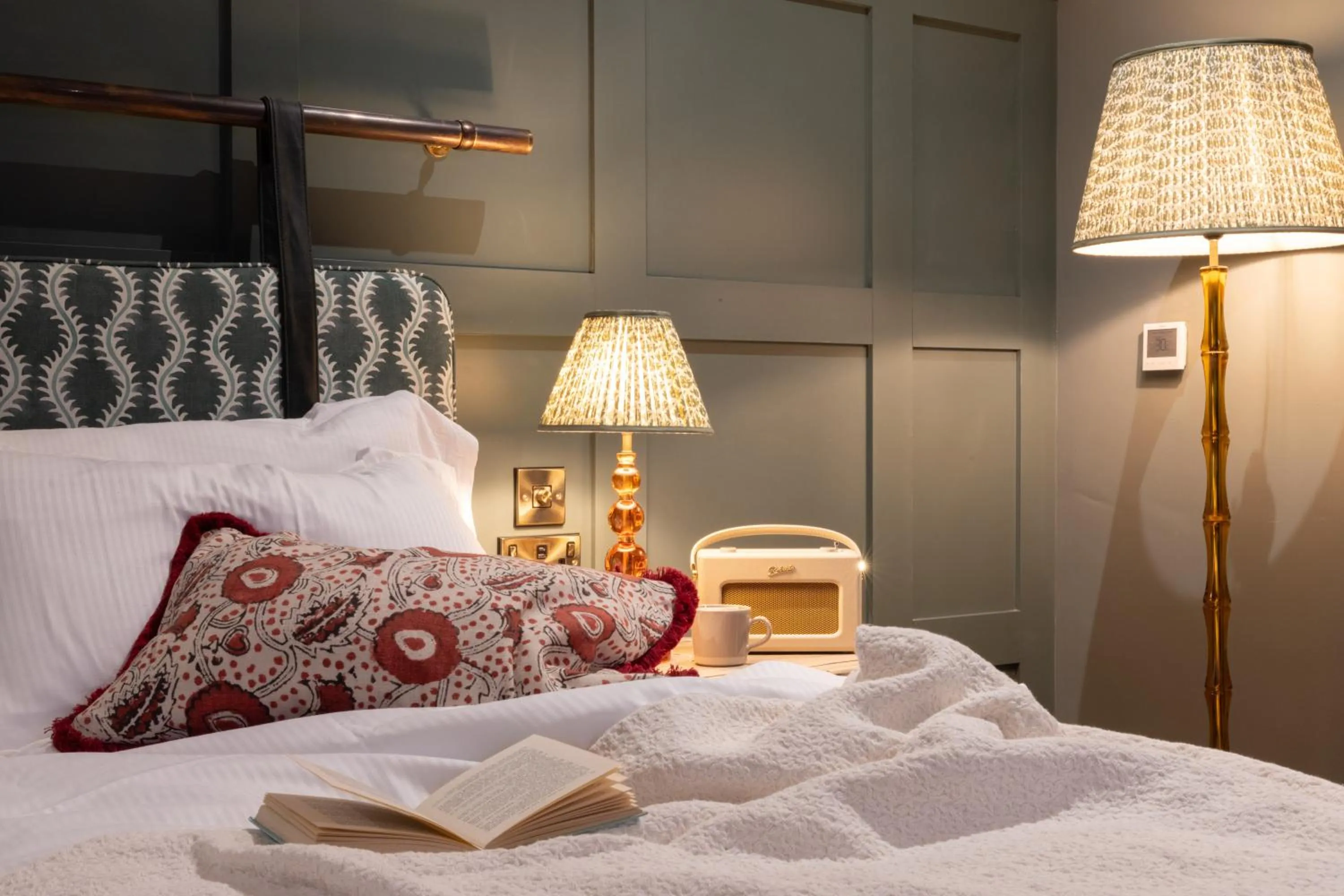 Bedroom, Bed in The Coat and Bear - A Heartwood Inn