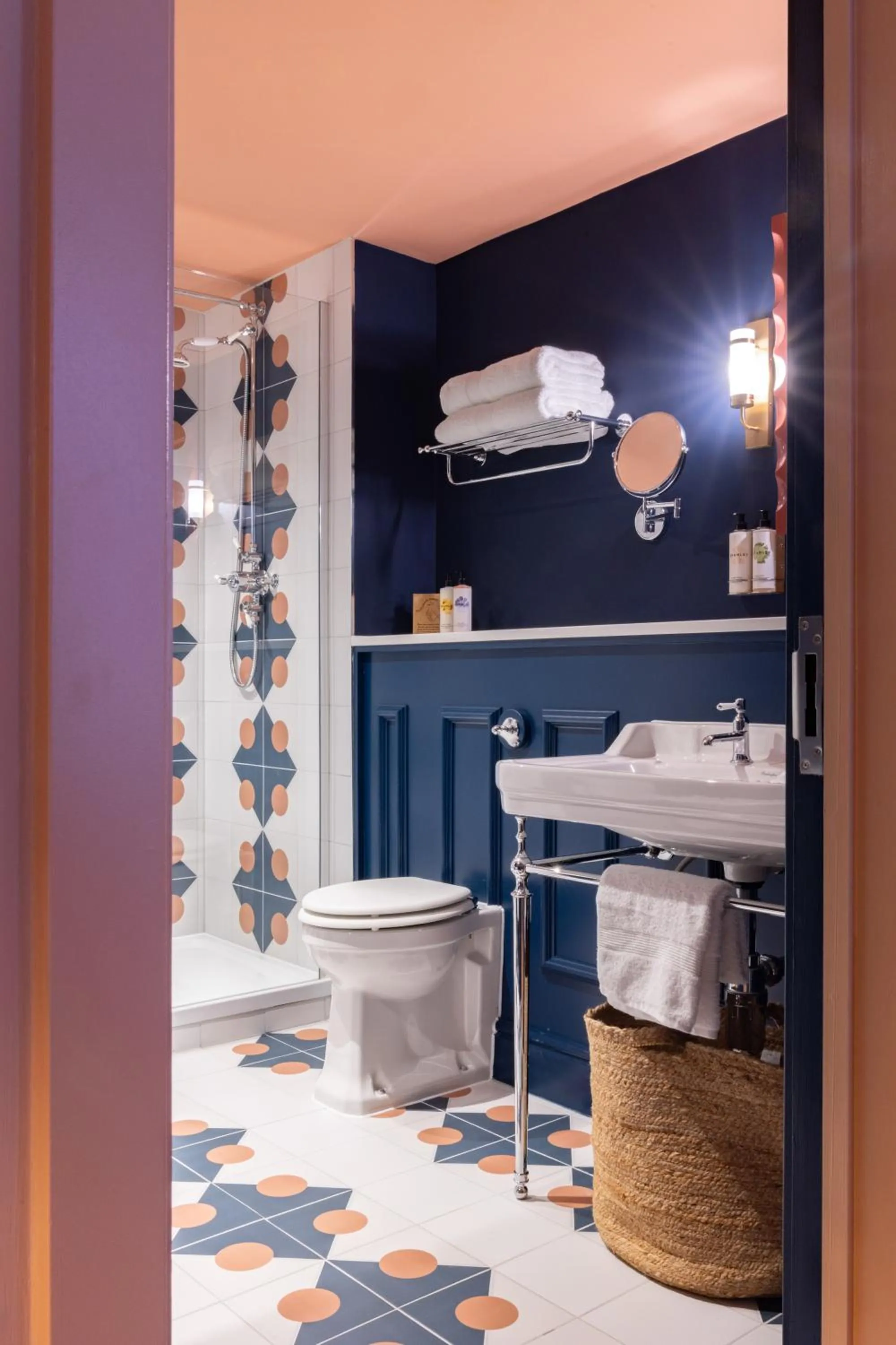 Toilet in The Coat and Bear - A Heartwood Inn