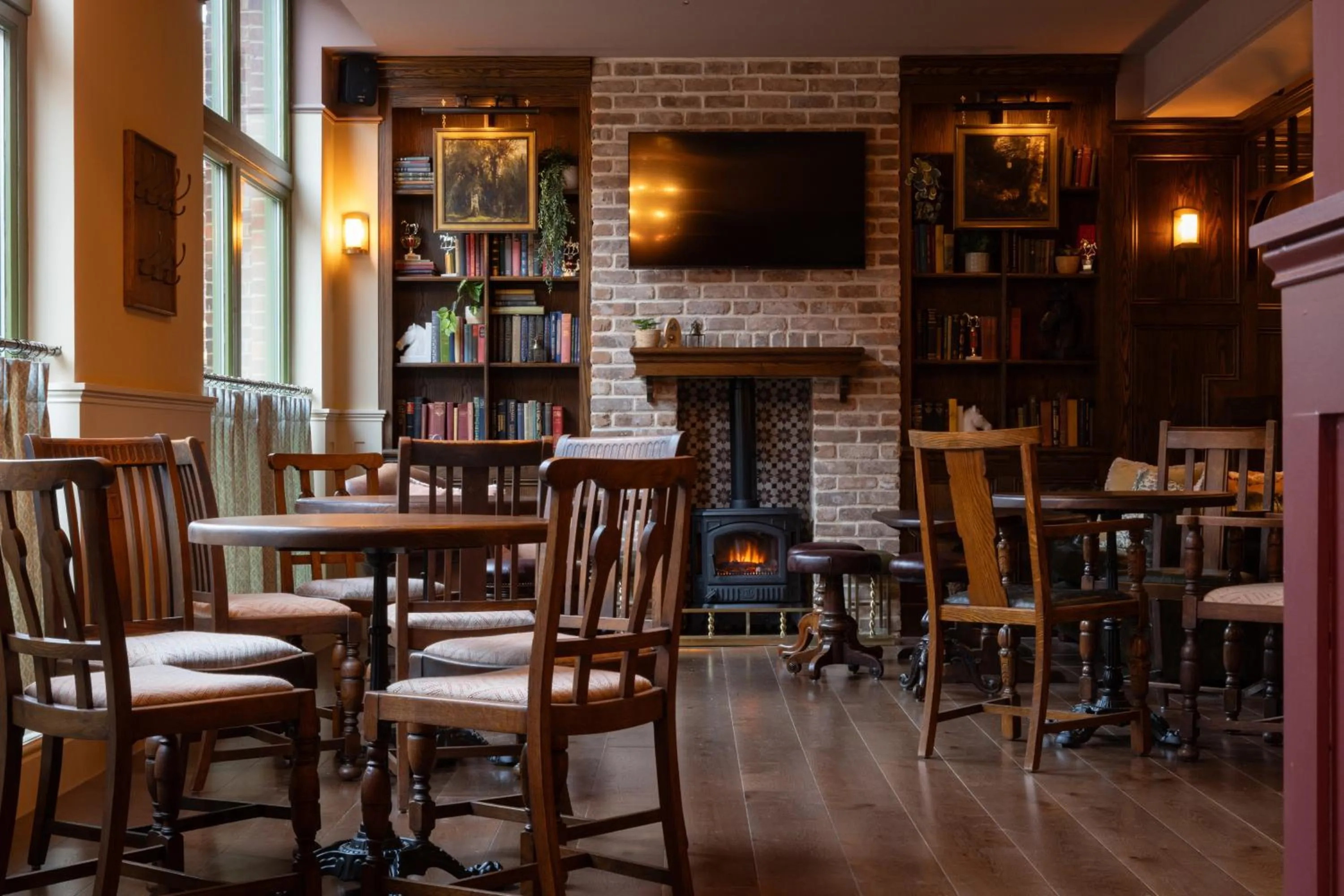 Lounge or bar in The Coat and Bear - A Heartwood Inn