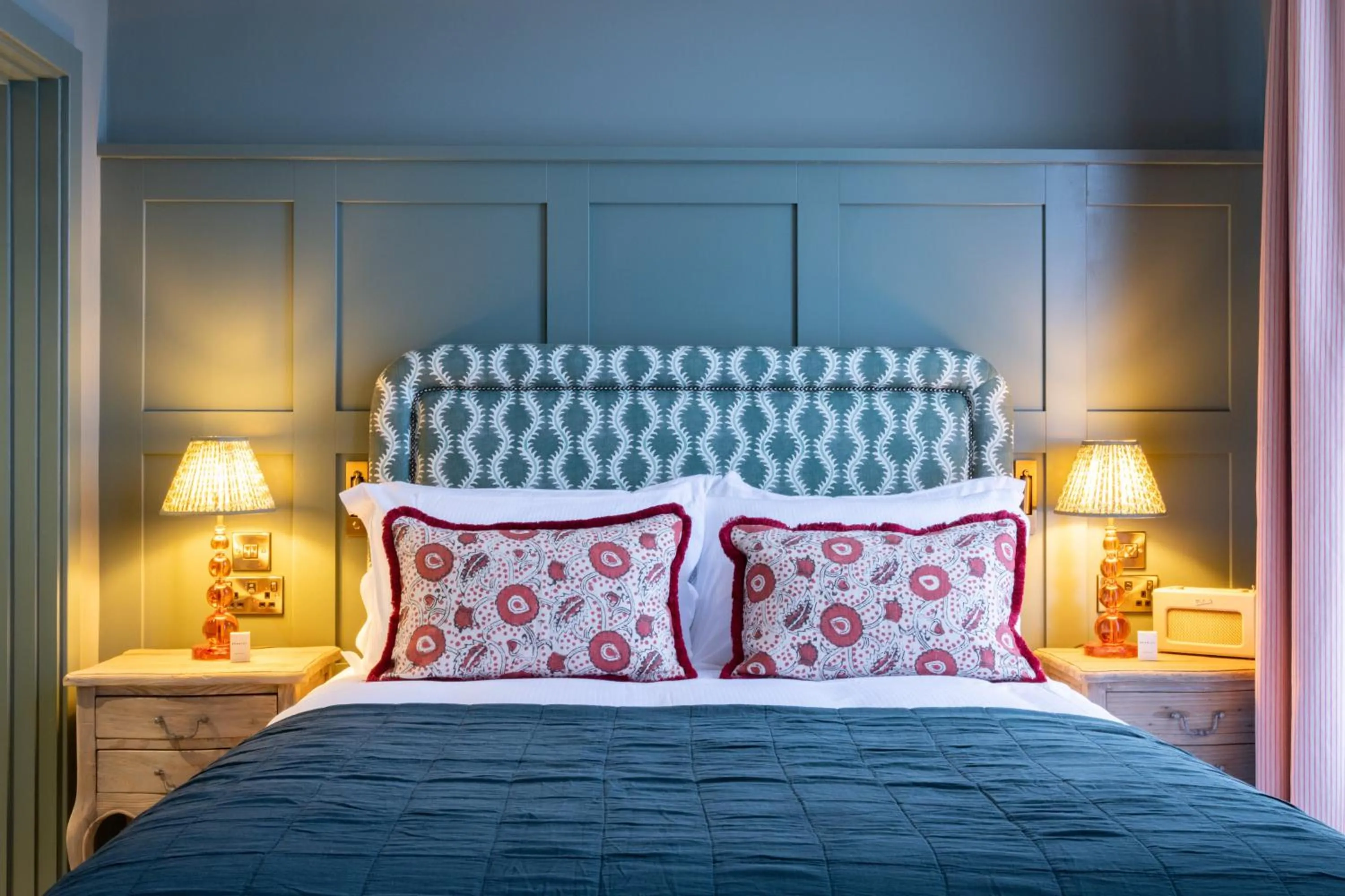 Bedroom, Bed in The Coat and Bear - A Heartwood Inn