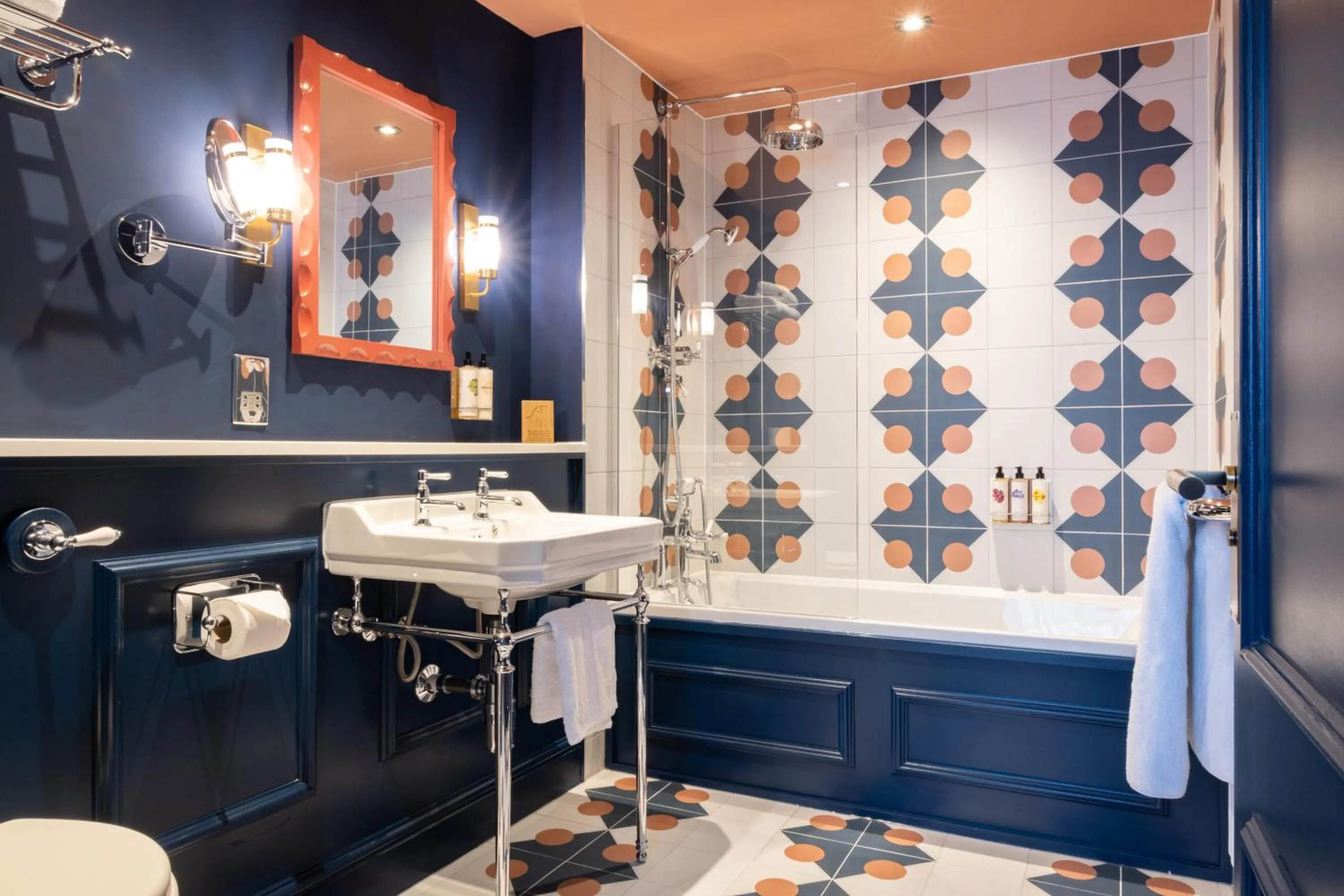 Bathroom in The Coat and Bear - A Heartwood Inn