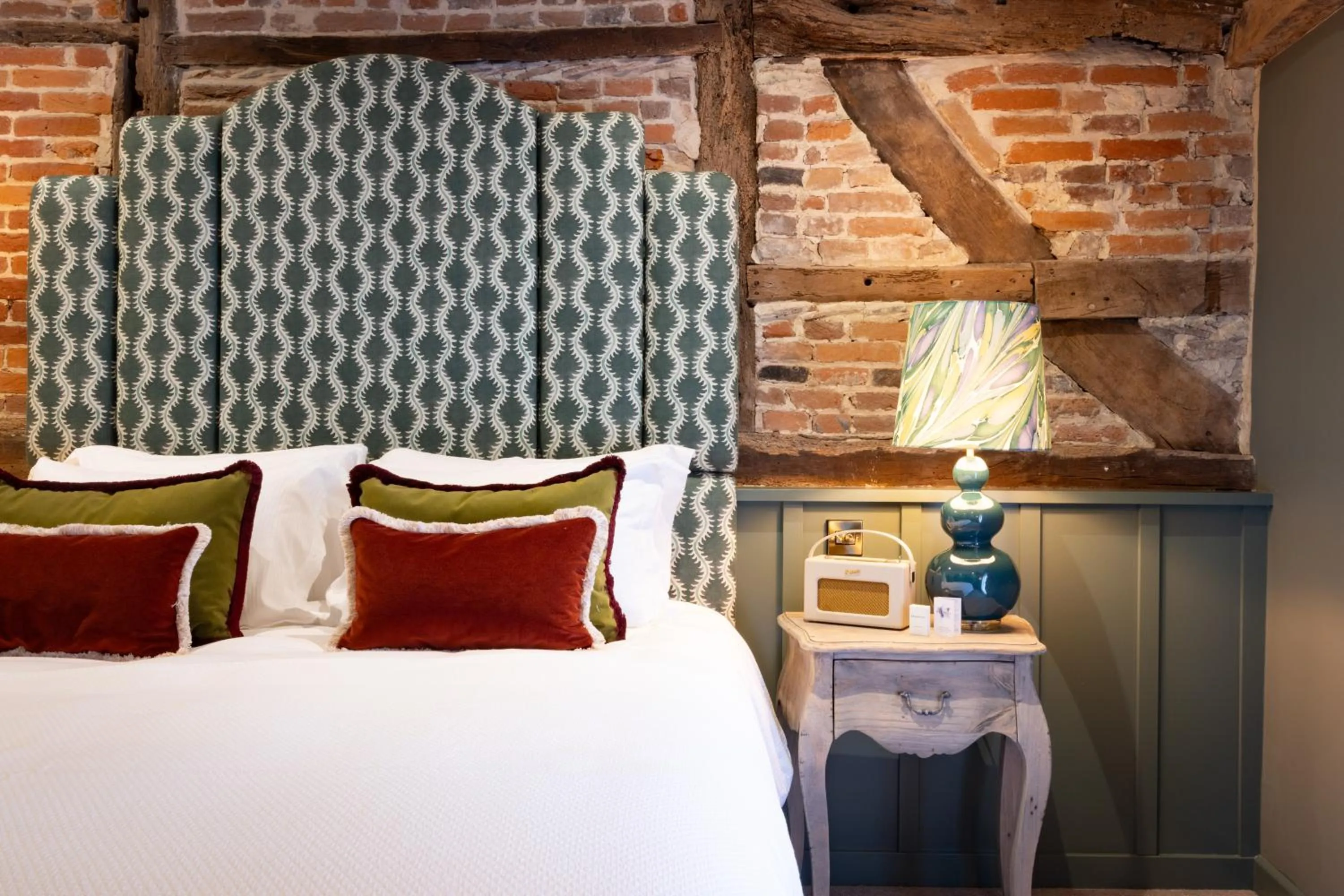 Bedroom, Bed in The Coat and Bear - A Heartwood Inn