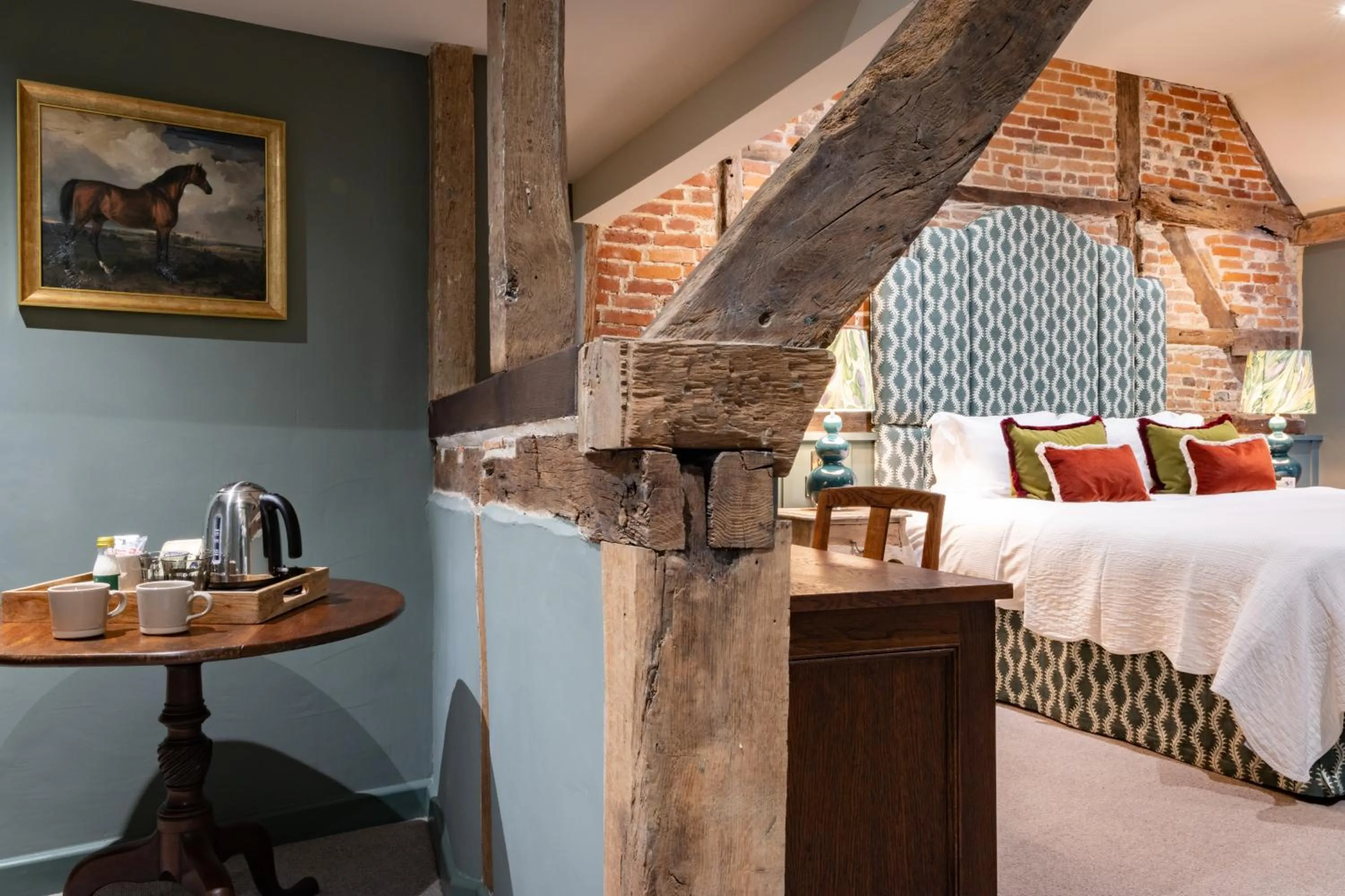 Bedroom, Bed in The Coat and Bear - A Heartwood Inn