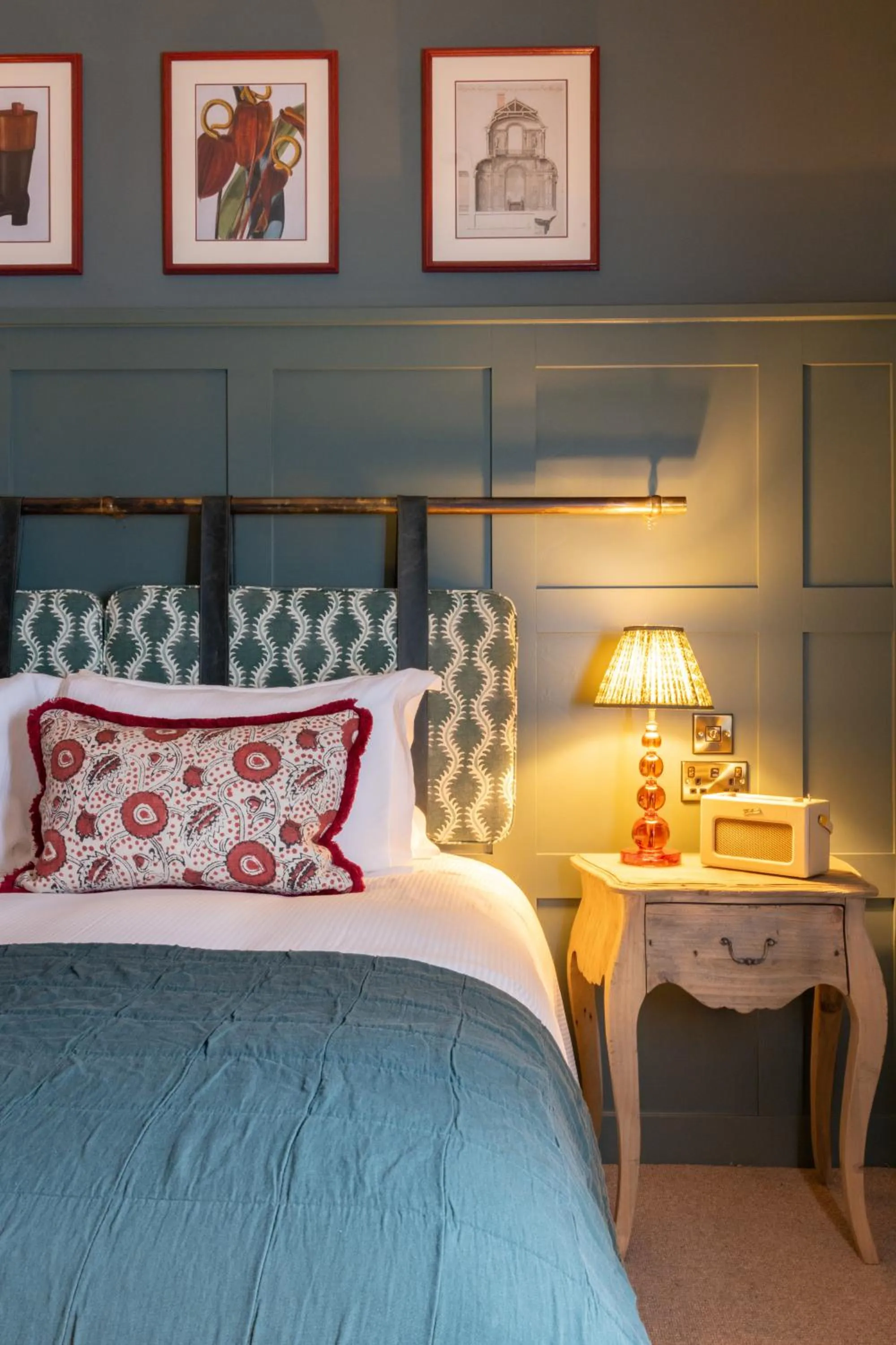Bedroom, Bed in The Coat and Bear - A Heartwood Inn
