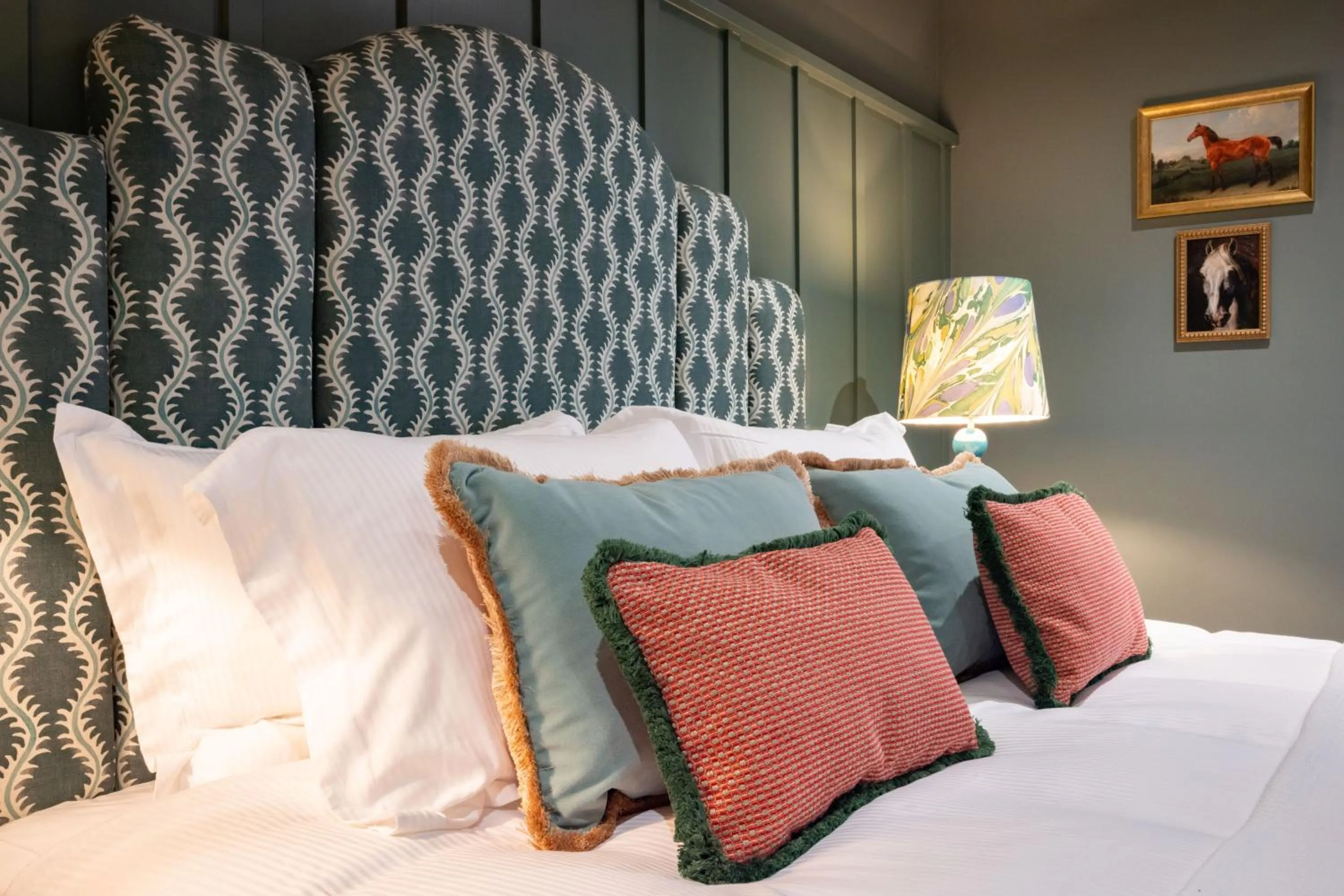 Bedroom, Bed in The Coat and Bear - A Heartwood Inn