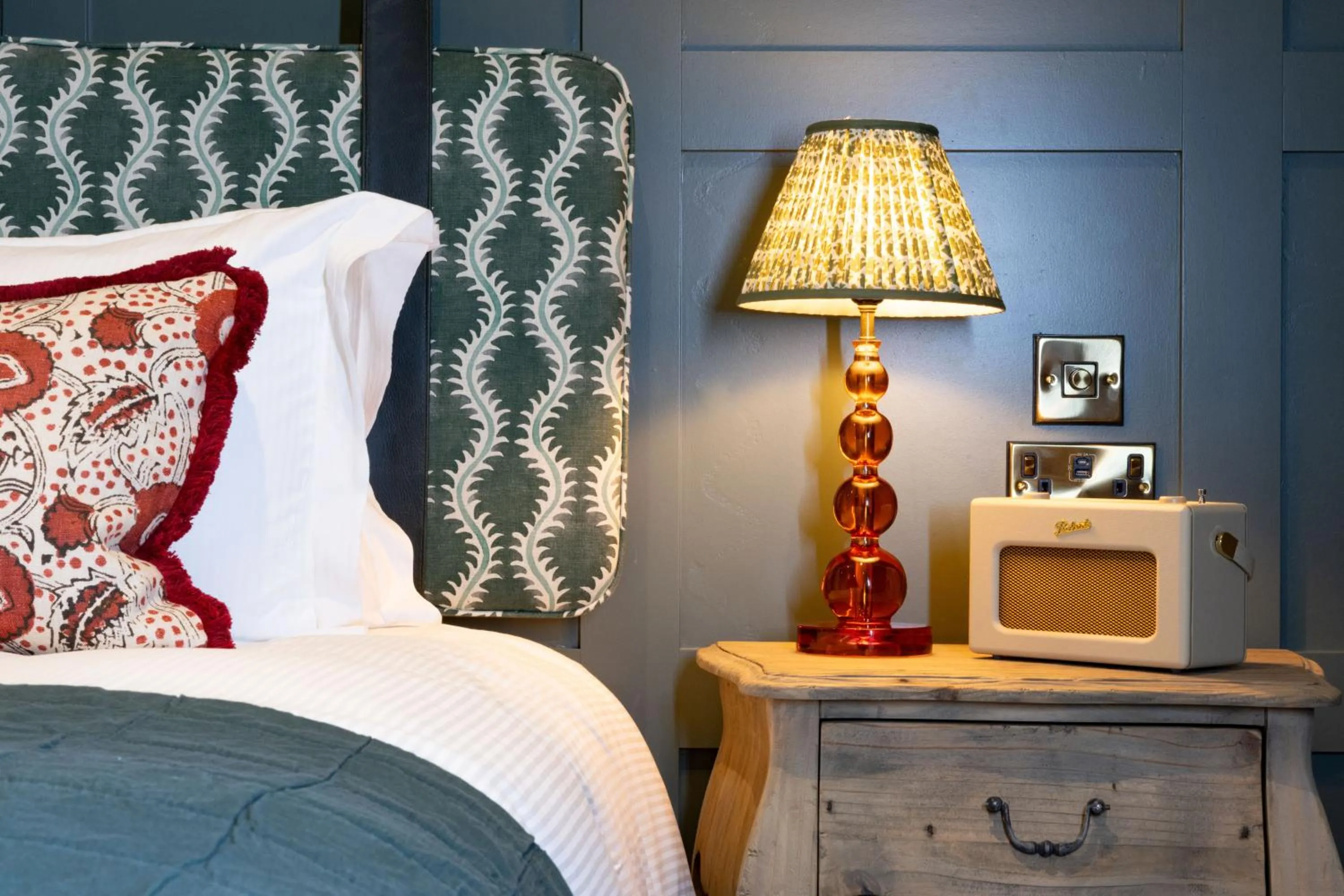 Bedroom, Bed in The Coat and Bear - A Heartwood Inn