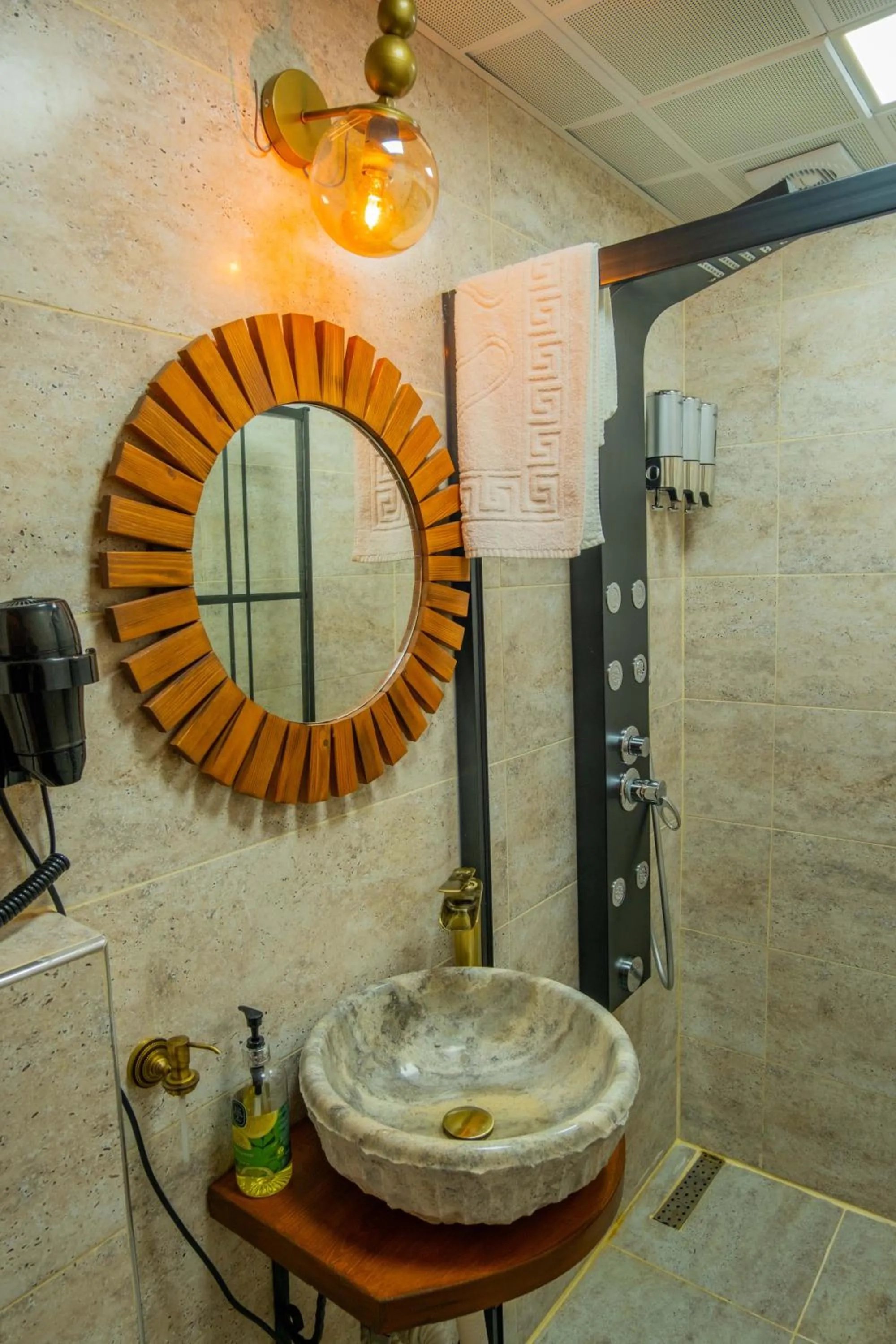 Shower in Mihrumah Konağı