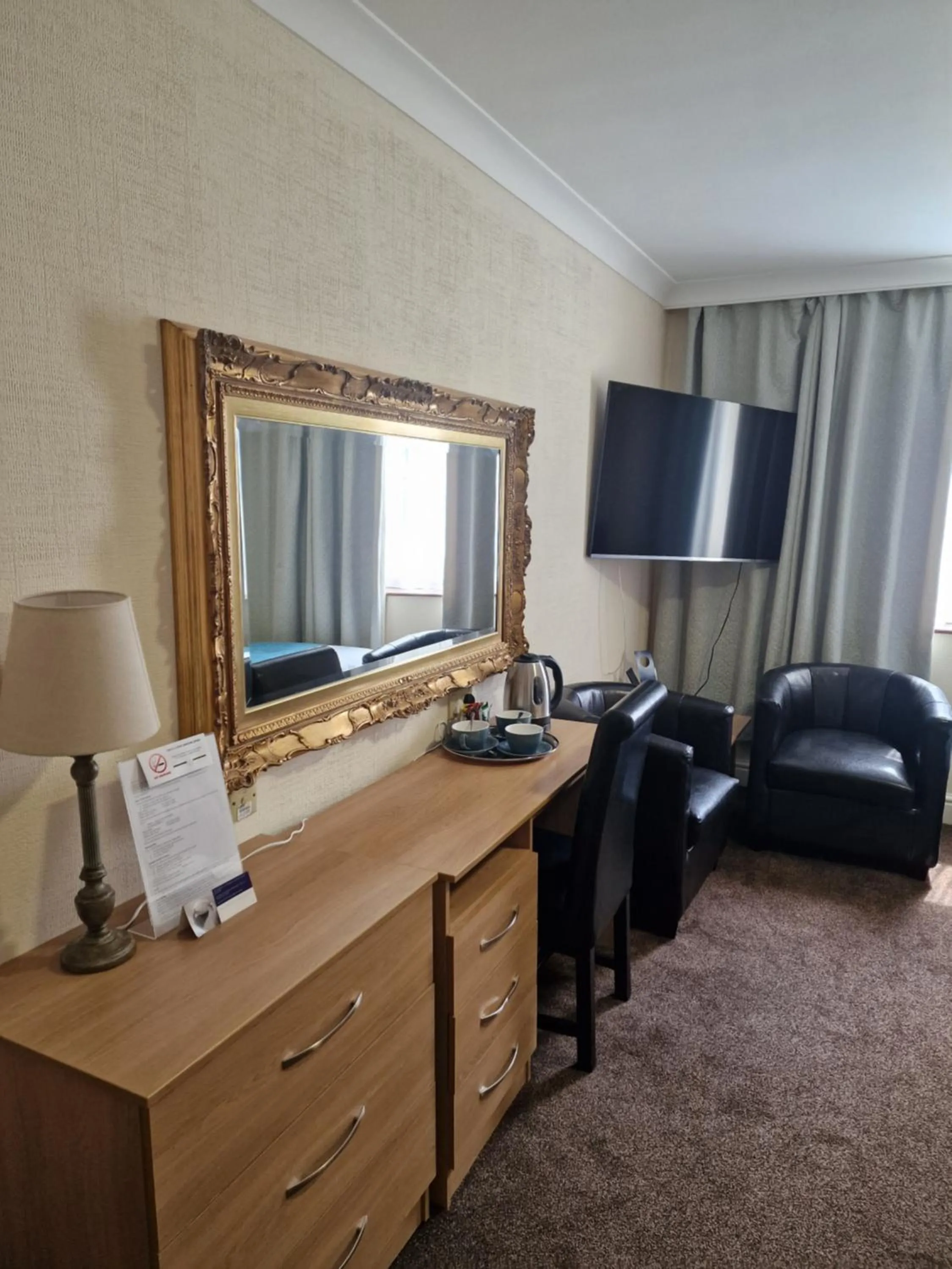 Coffee/tea facilities, Bed in Royal Court Hotel