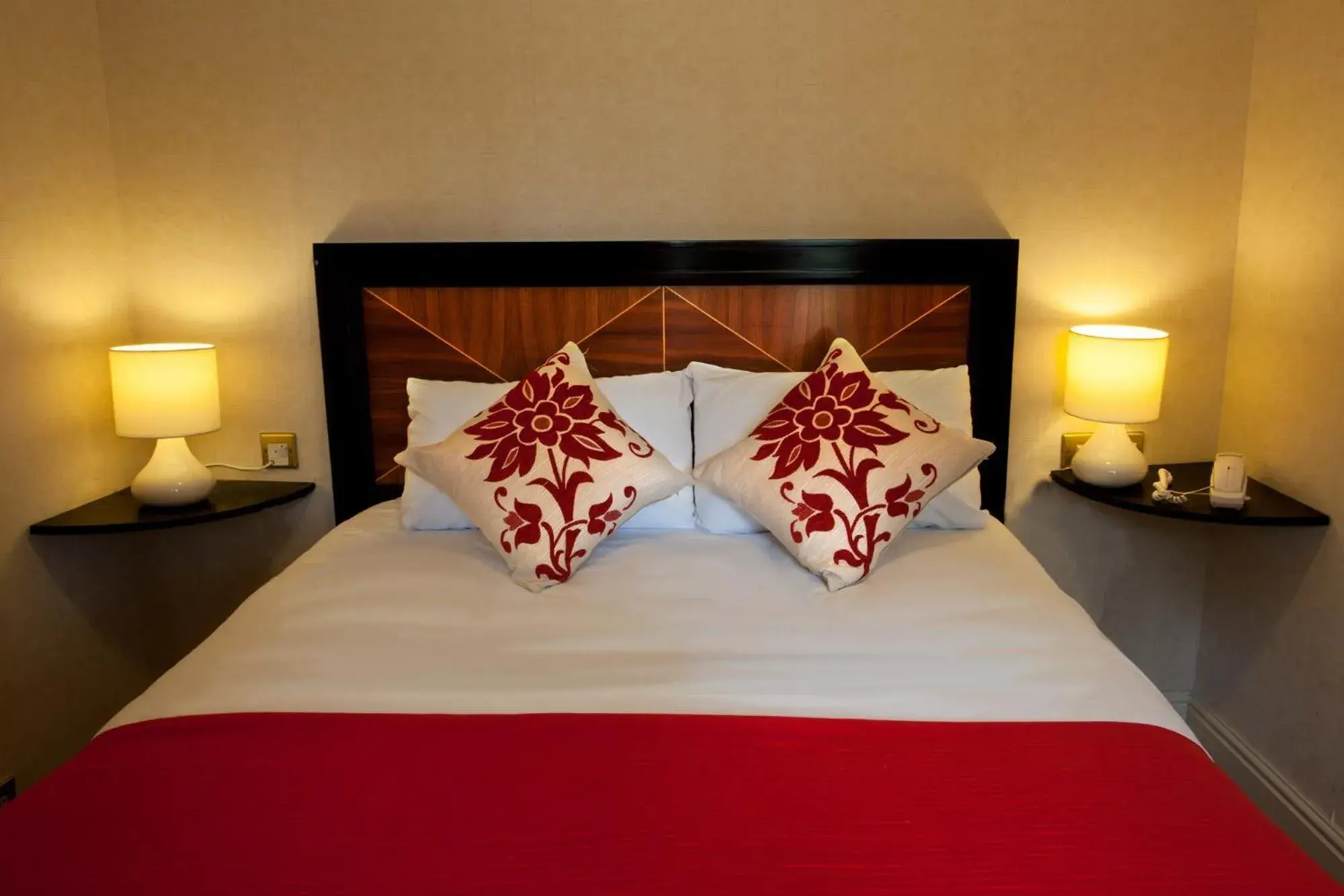 Bed in Royal Court Hotel & Spa Coventry