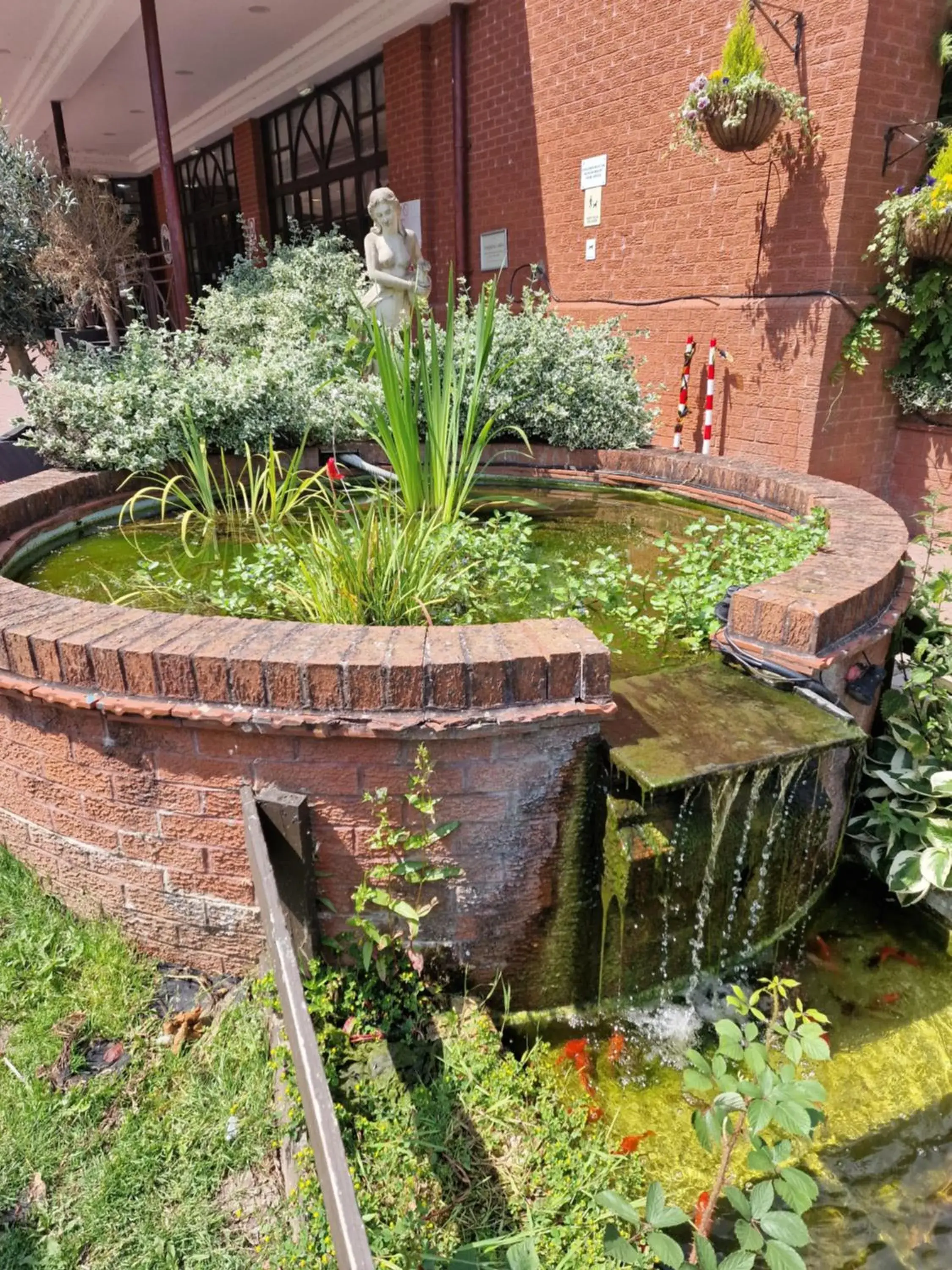 Property building in Royal Court Hotel Property building in Royal Court Hotel
