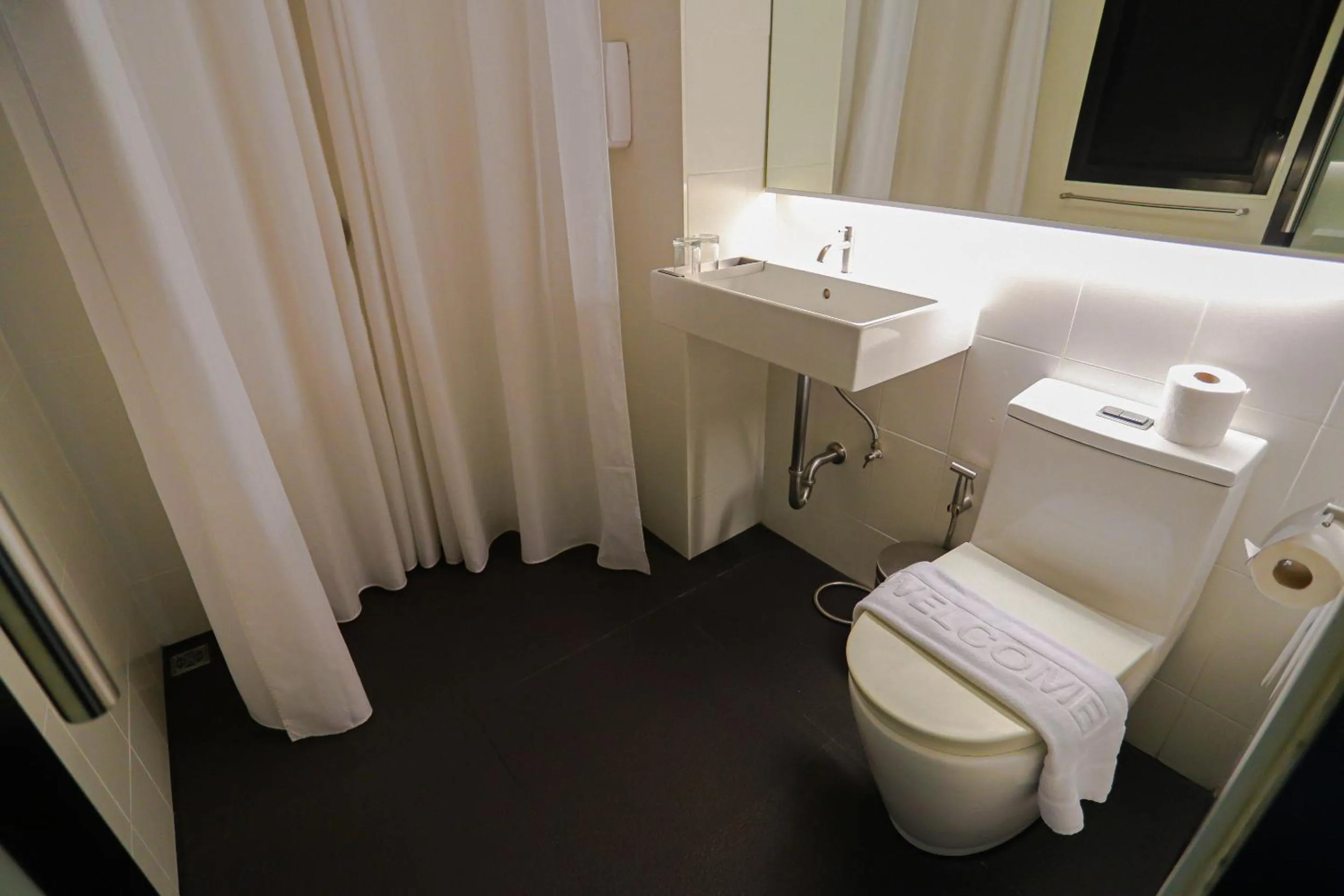 Toilet in BED Phrasingh-Adults Only