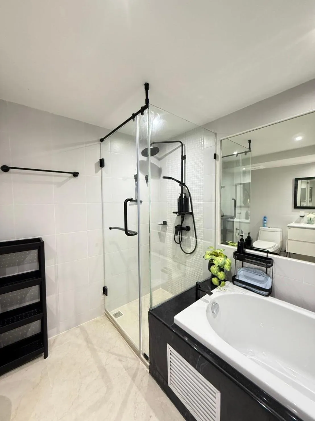 Bathroom, Bed in Ocean View Treasure Residence