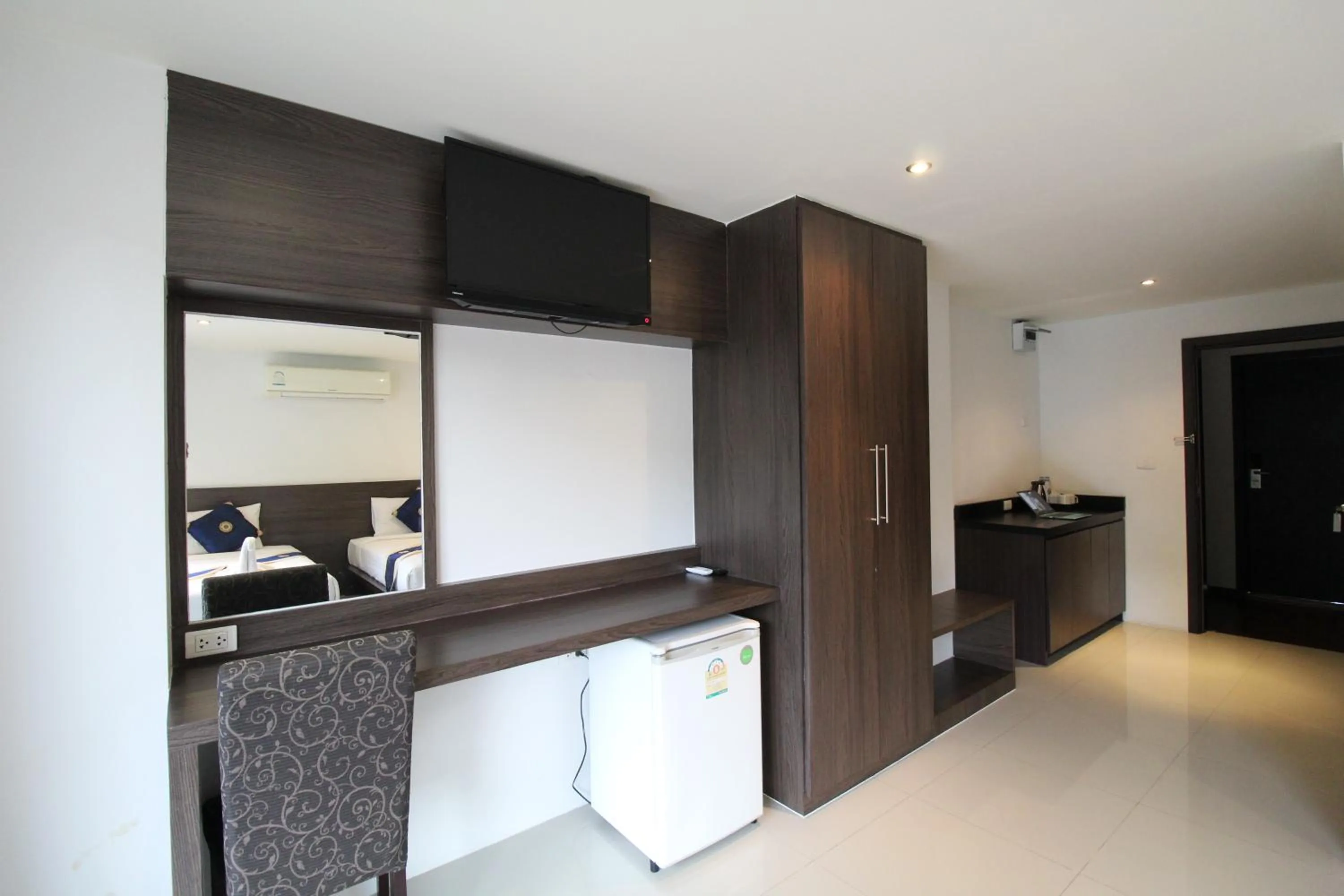 wardrobe in Ocean View Treasure Residence