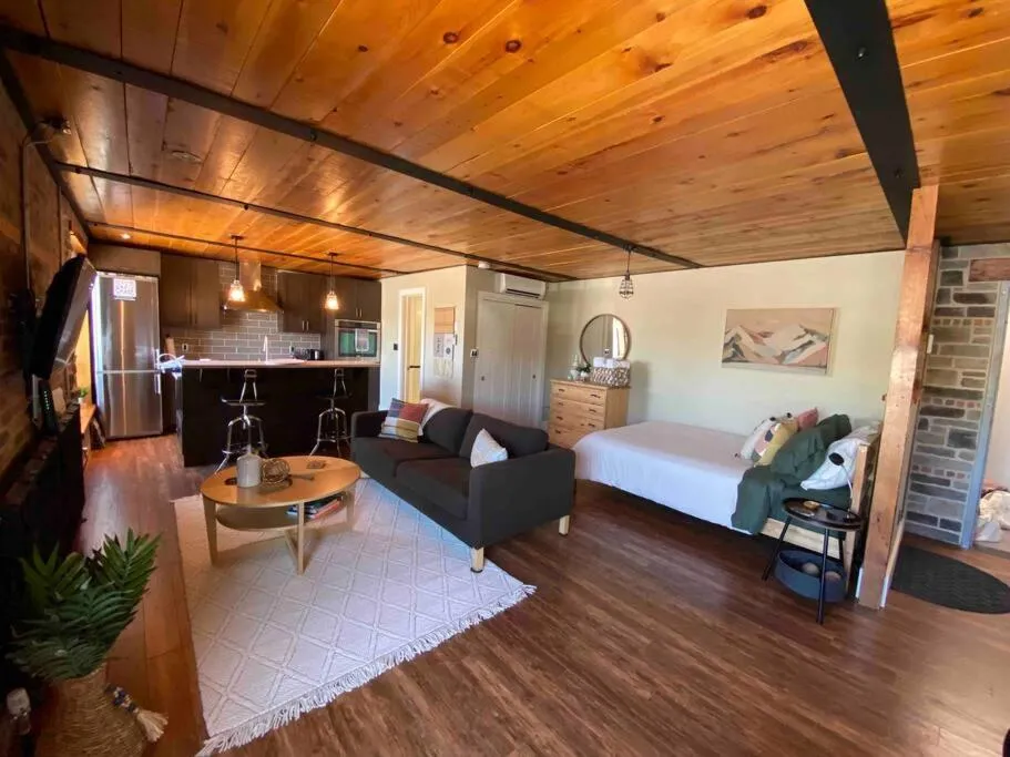 Cozy downtown studio getaway