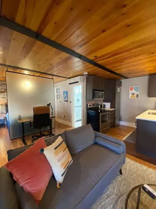 The Lofts #3 - Cozy downtown studio getaway