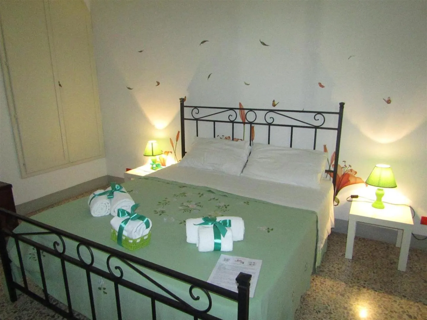 Bed in Bed & Breakfast StradaNuova