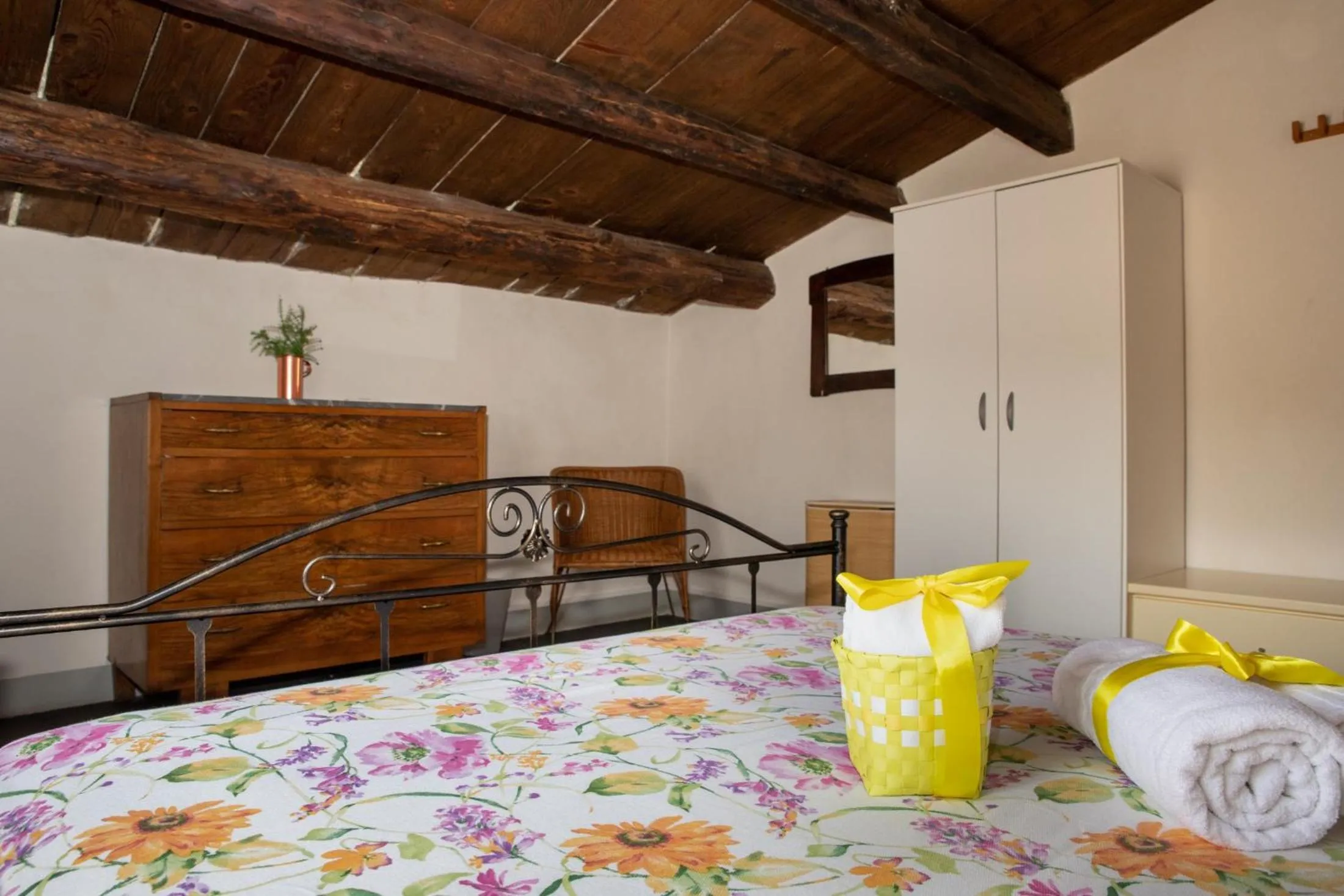 Bed in Bed & Breakfast StradaNuova