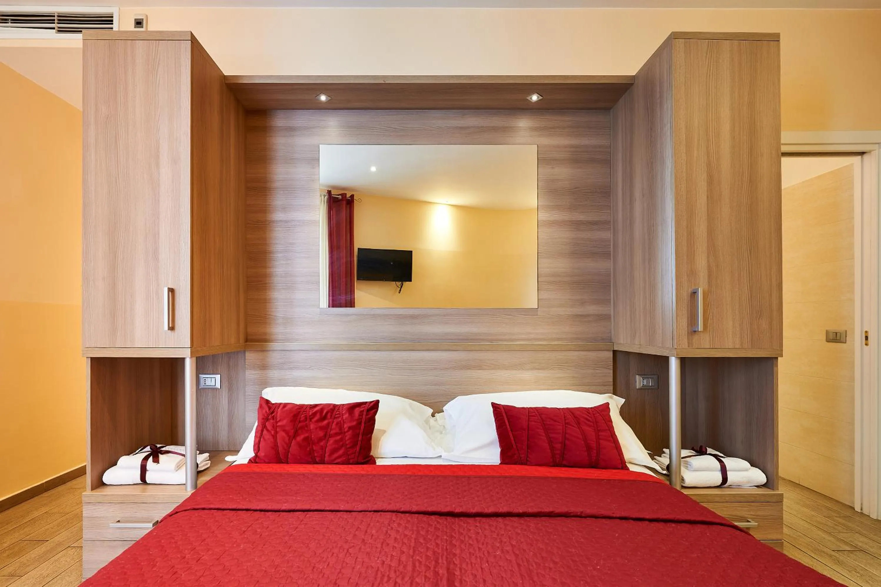 Bedroom, Bed in Catone Vatican Suites