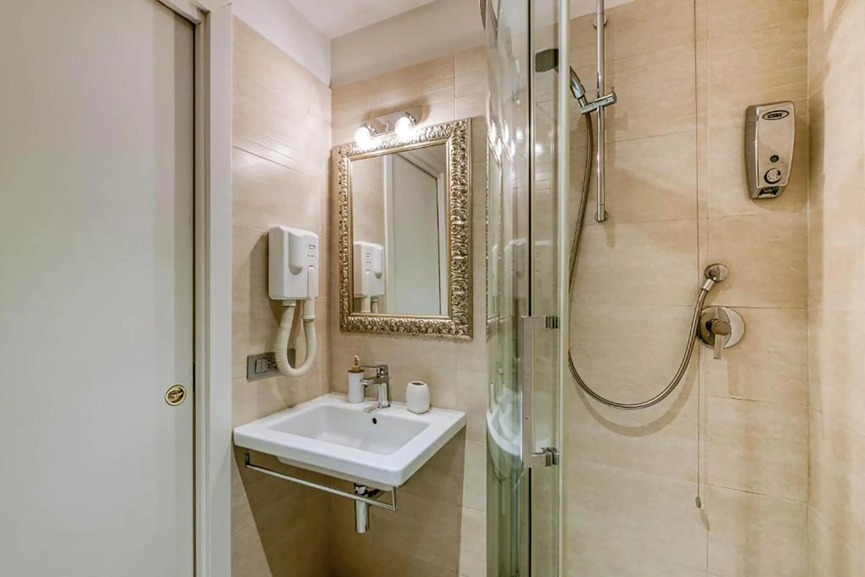 Other in Catone Vatican Suites by Ghor